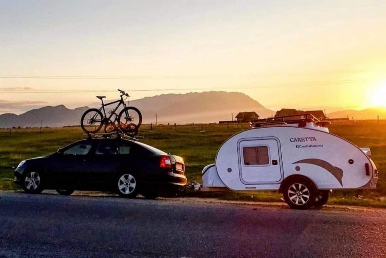 Viajar con caravanas pequeñas: las características de las mini caravanas por dentro