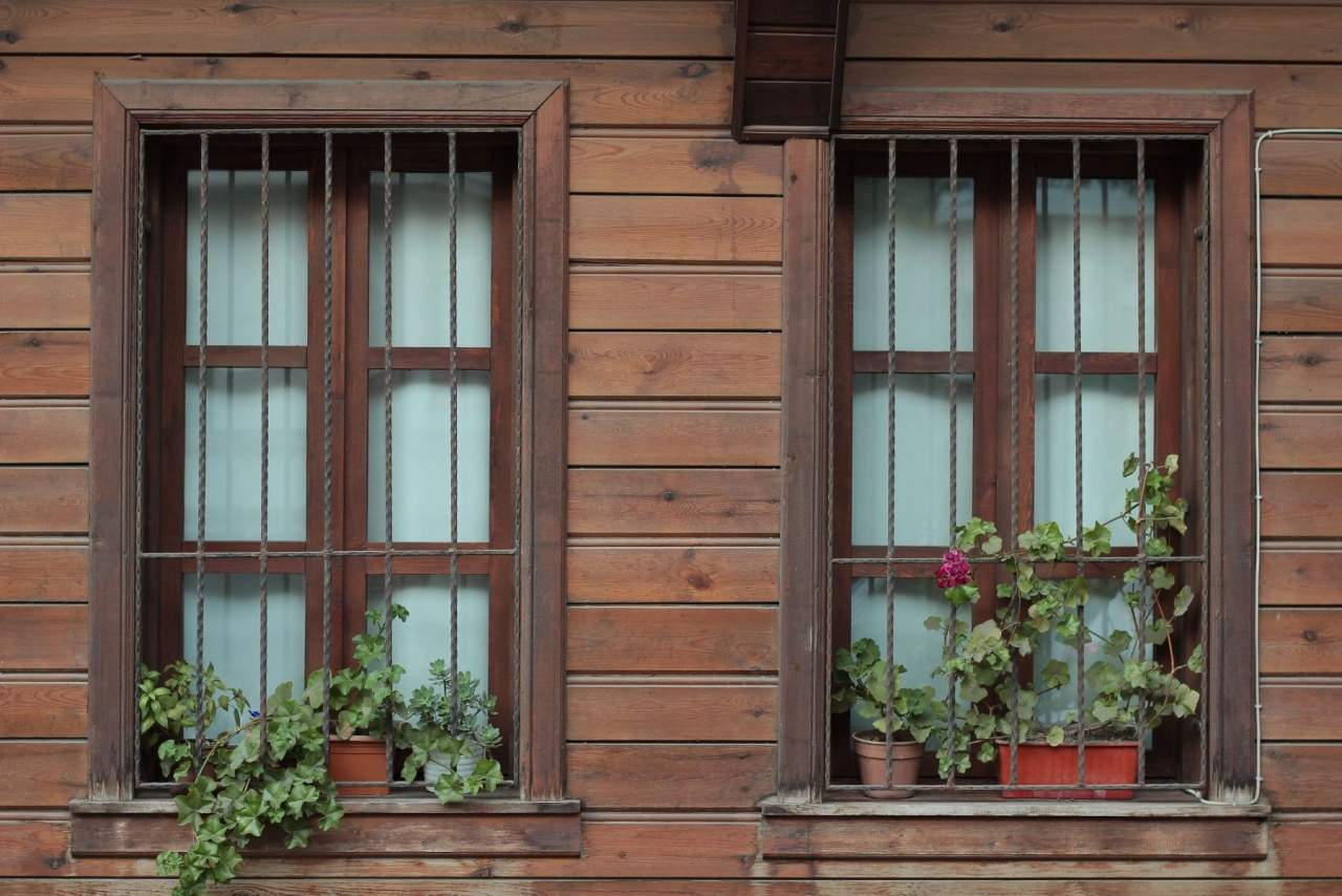 LOSMA STUDIO, empresa especializada en balcones y ventanas de madera de calidad