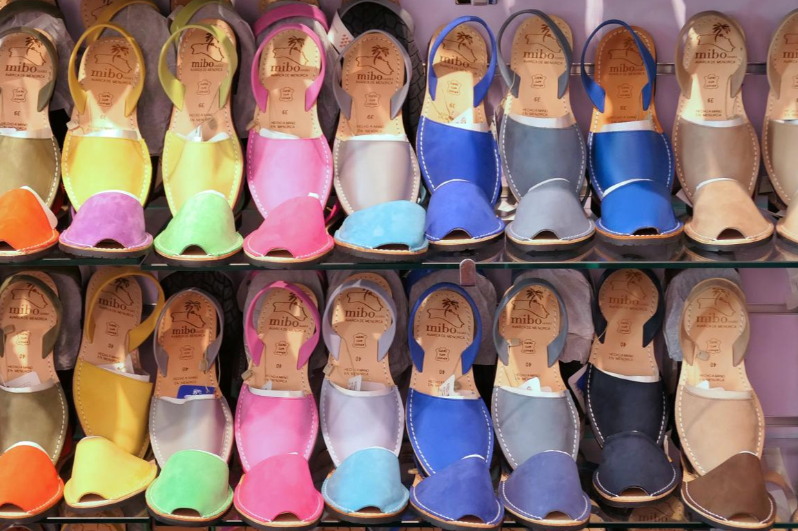 Bouttye se consolida como una de las tienda de referencia de abarcas menorquinas