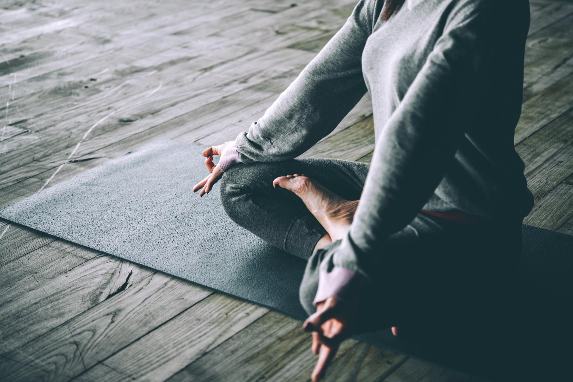 ¿Cómo practicar yoga online?: Escuela de Yoga Nazaret Hermida da respuestas