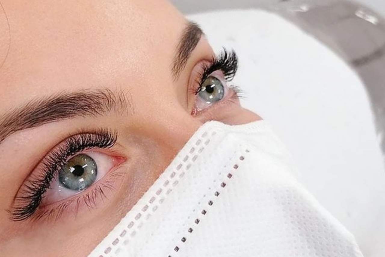 Entre las franquicias mejor valoradas en España se encuentra Lashes & More, dedicada a los tratamientos de cejas y pestañas
