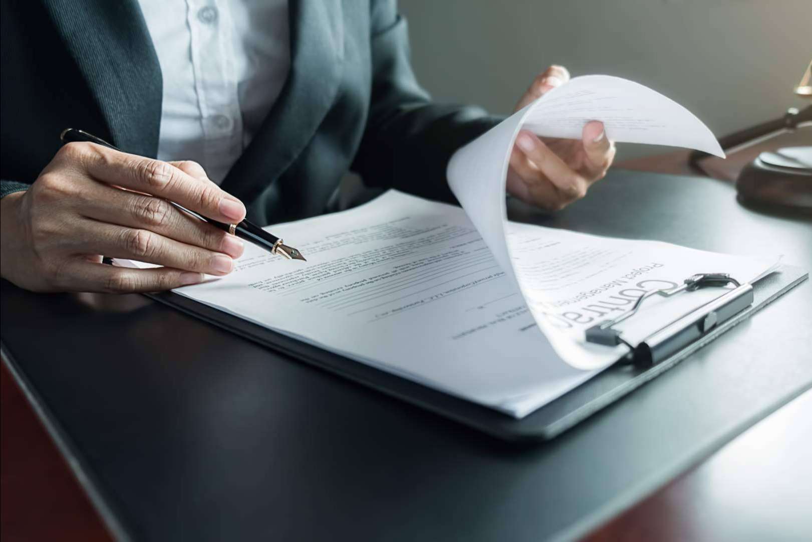 Ackermann & Schwartz: firma de abogados especializada en asesorar a clientes acerca de aspectos legales de sus negocios y necesidades