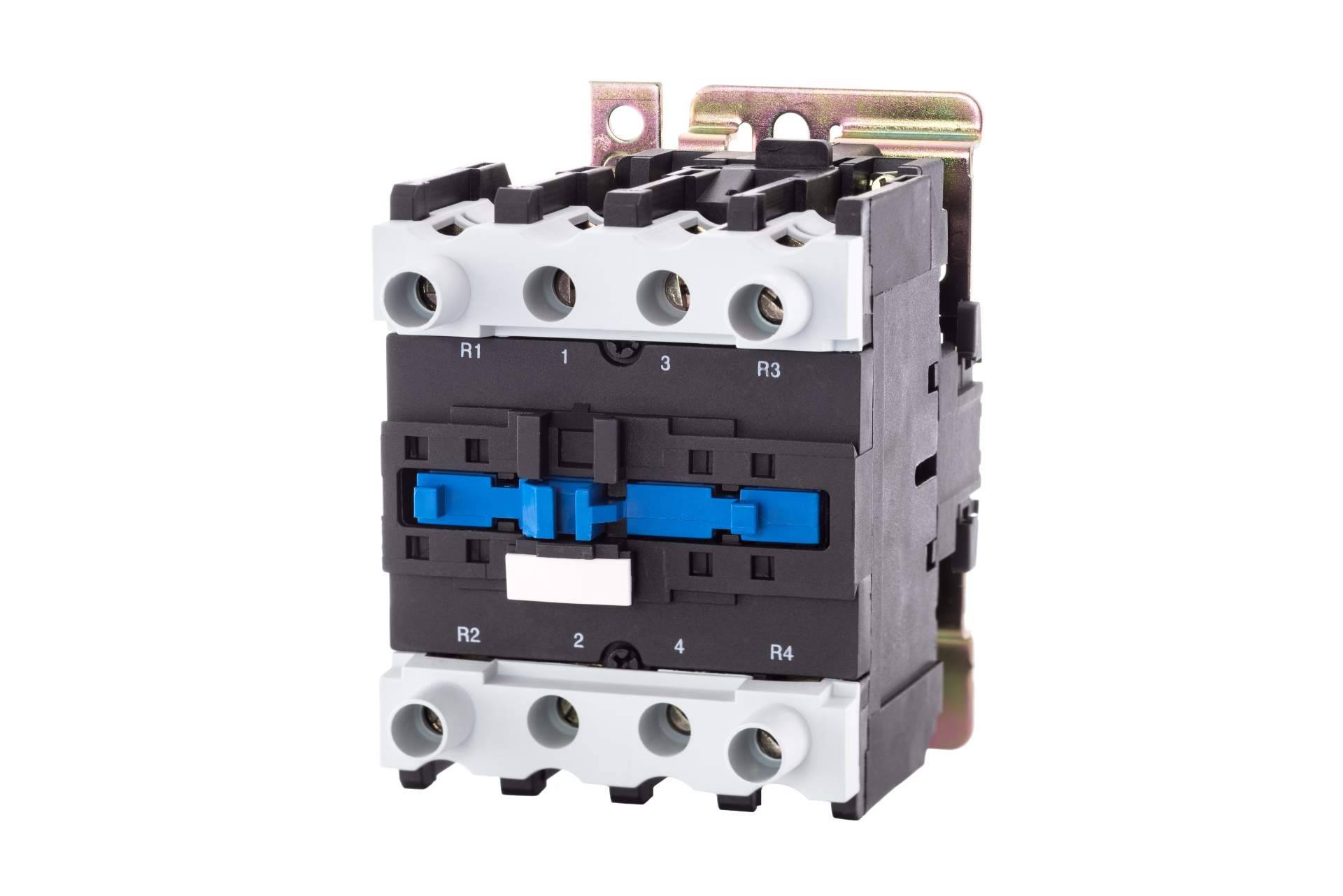 Interrumpir la corriente eléctrica con los diferentes tipos de contactores, por Cadenza Electric