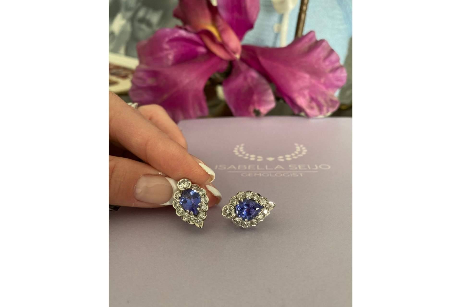 La gema tanzanita en las joyas únicas de la gemóloga Isabella Seijo