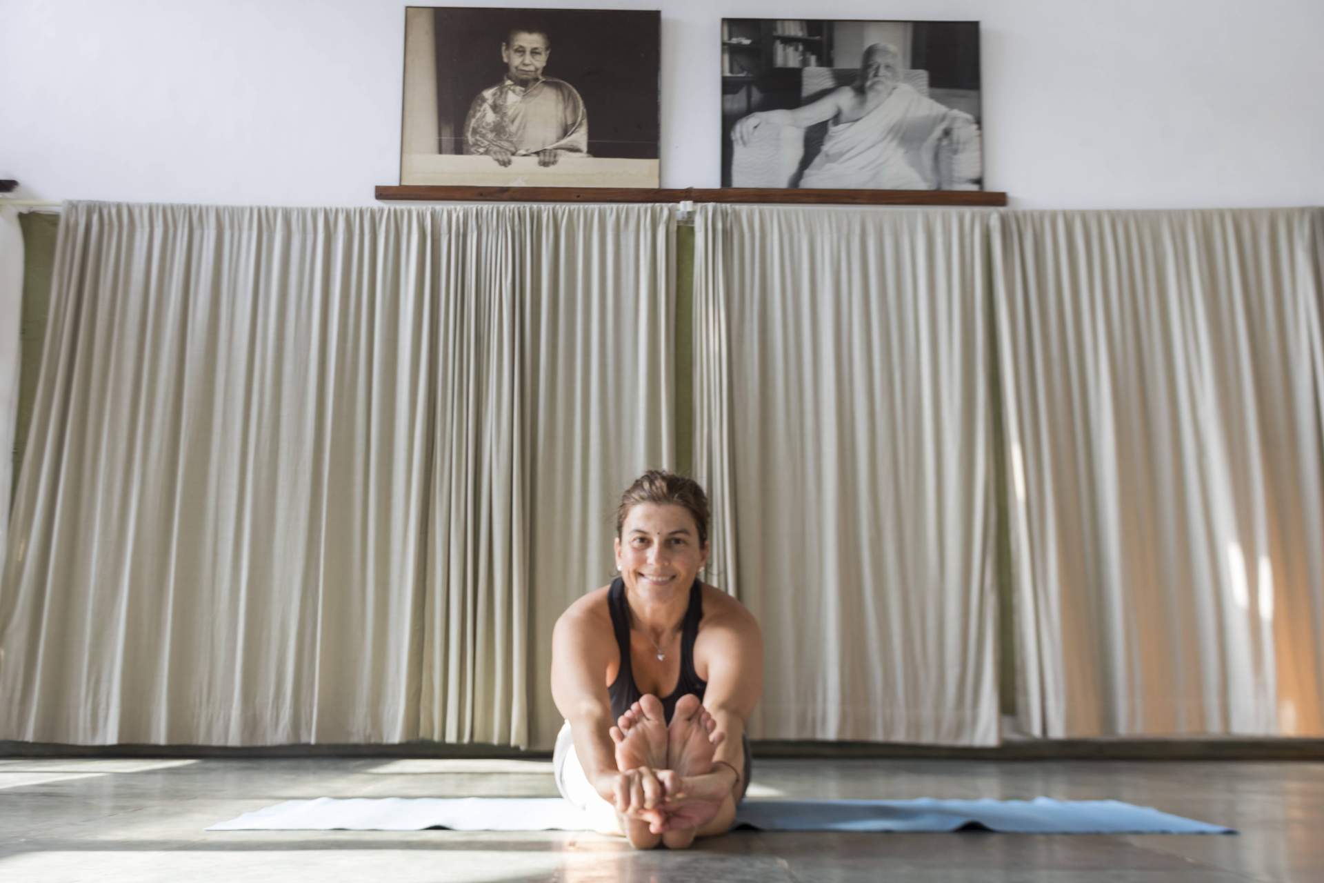 El centro Yoga Albahaca imparte clases para mejorar el estado físico