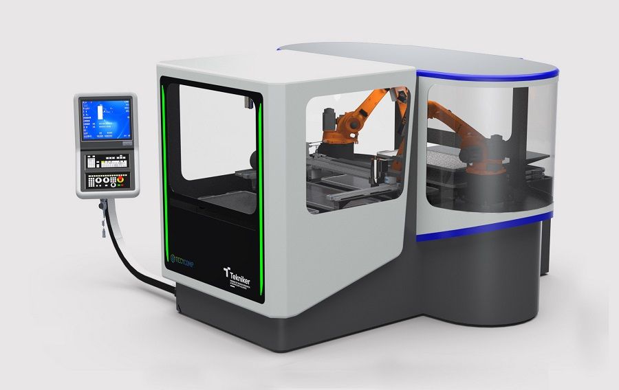 Tekniker trabaja en el desarrollo de una máquina para reciclar material sobrante de procesos industriales