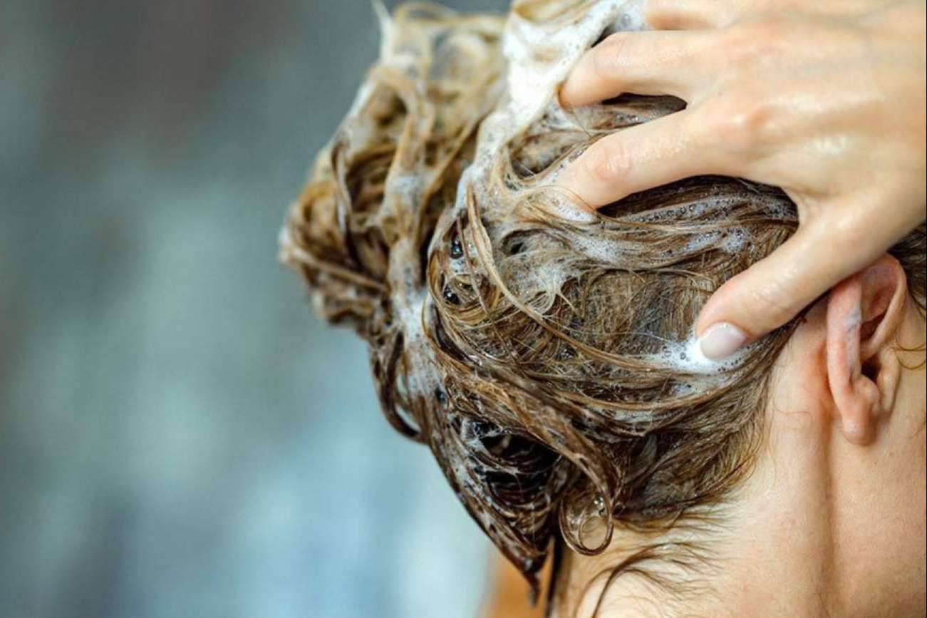 El kit de productos para reparar el cabello después del verano con Toni & Guy