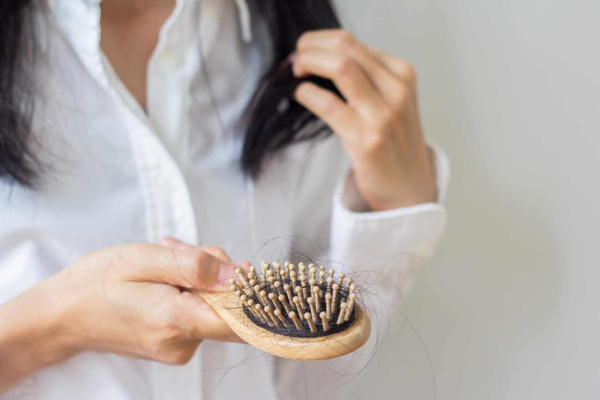 CharoConector Healthy Style ofrece un tratamiento capilar con aceites esenciales para combatir la caída del cabello