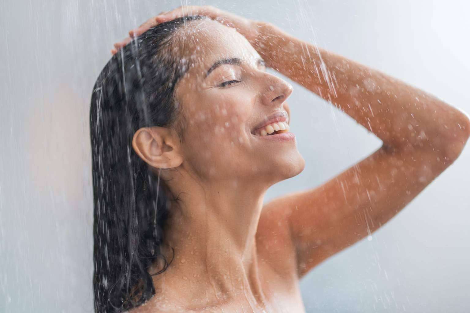 ¿Cuáles son las ventajas del filtro de agua de H20 Taps para la alcachofa de ducha?