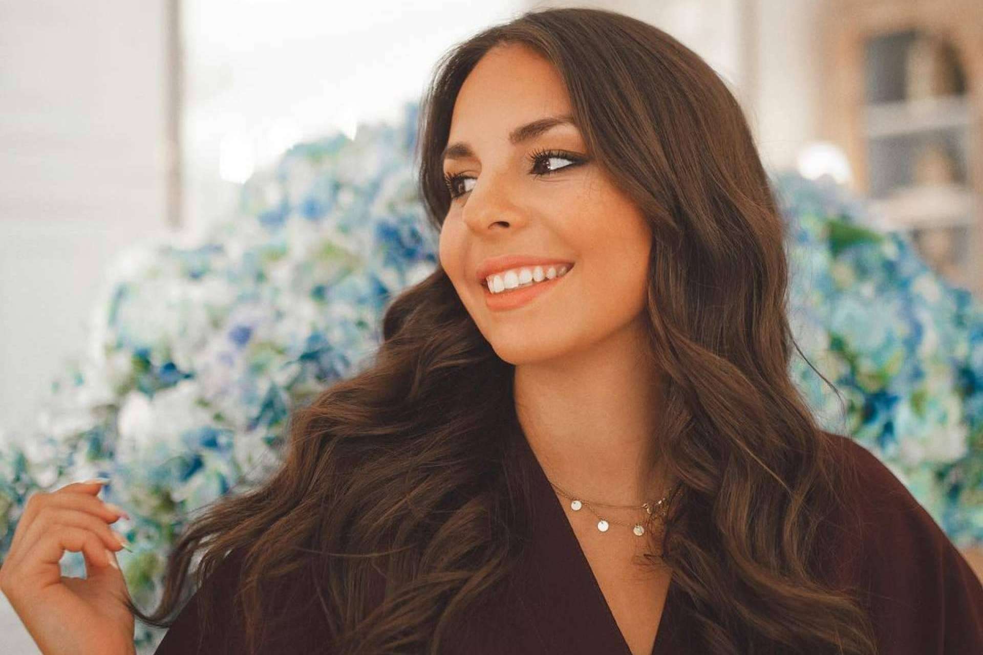 ¿Qué tipo de contenido crea la influencer Emilia Chaouchi?