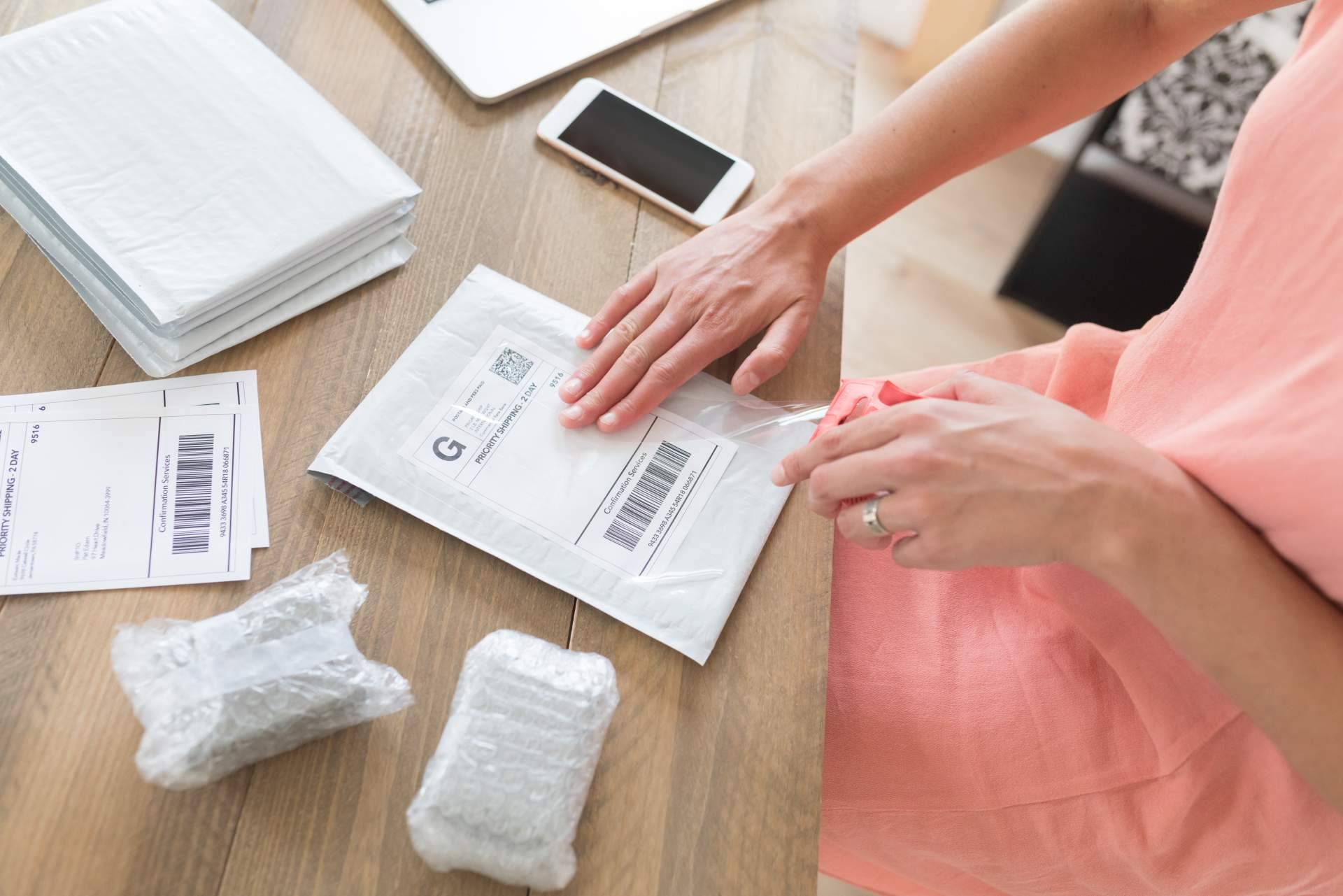 Compra Etiquetas dispone en su página web de material para embalaje