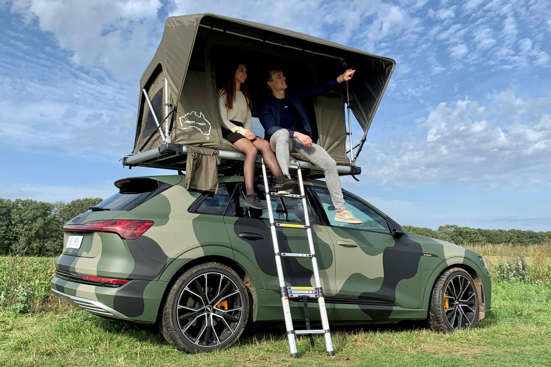 Fox Camper, distribuidora exclusiva en España de las marcas Sheepie y Eezi Awn, explica por qué son tan populares las tiendas de techo para coches o furgonetas