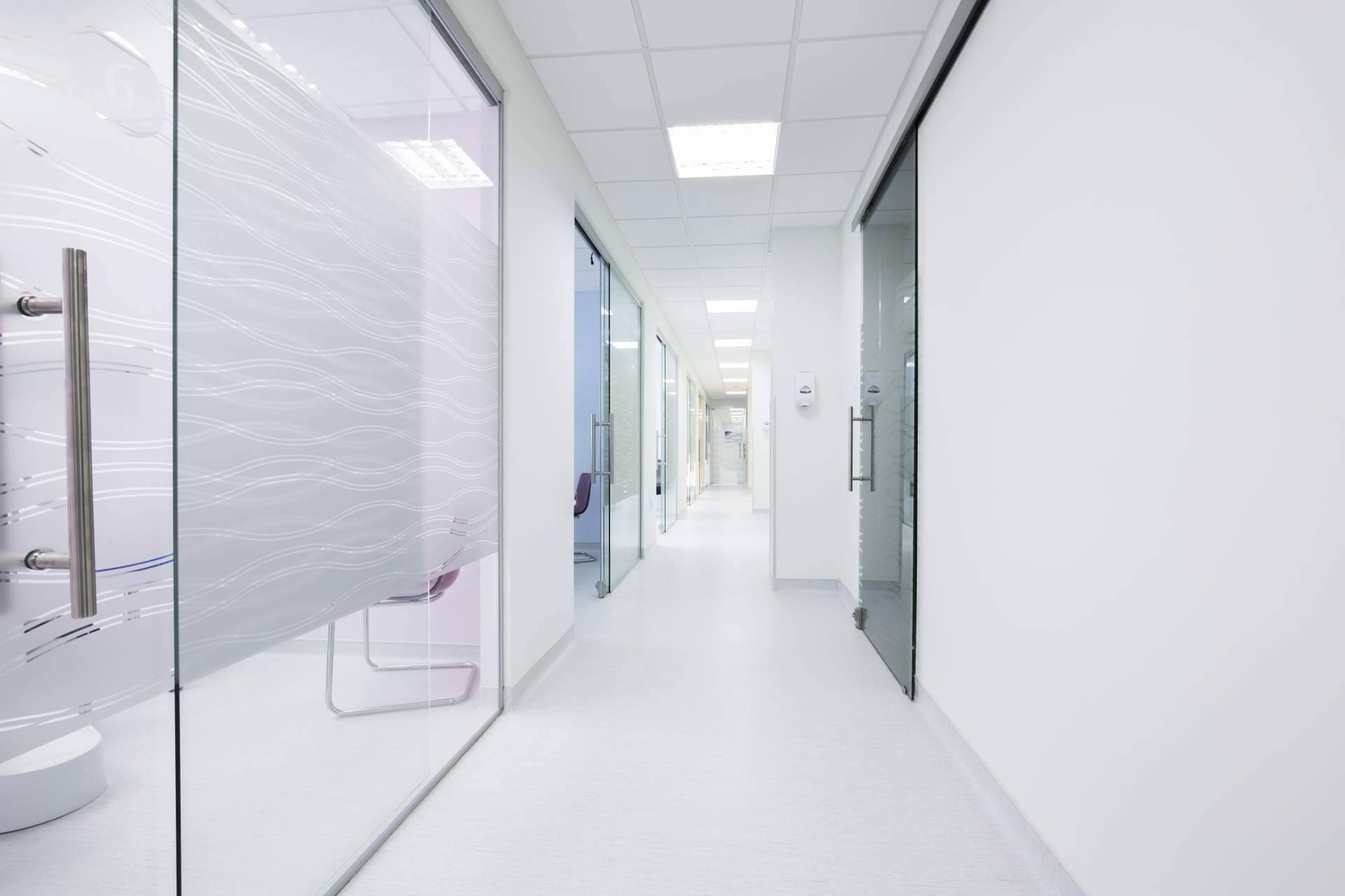 El acuerdo entre Eissei y Grupo Visalud culminará con la apertura de centros médico estéticos en 50 policlínicas hacia 2023