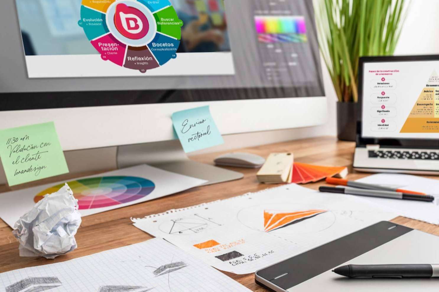 Una agencia experta en branding y diseño gráfico es Brandesign