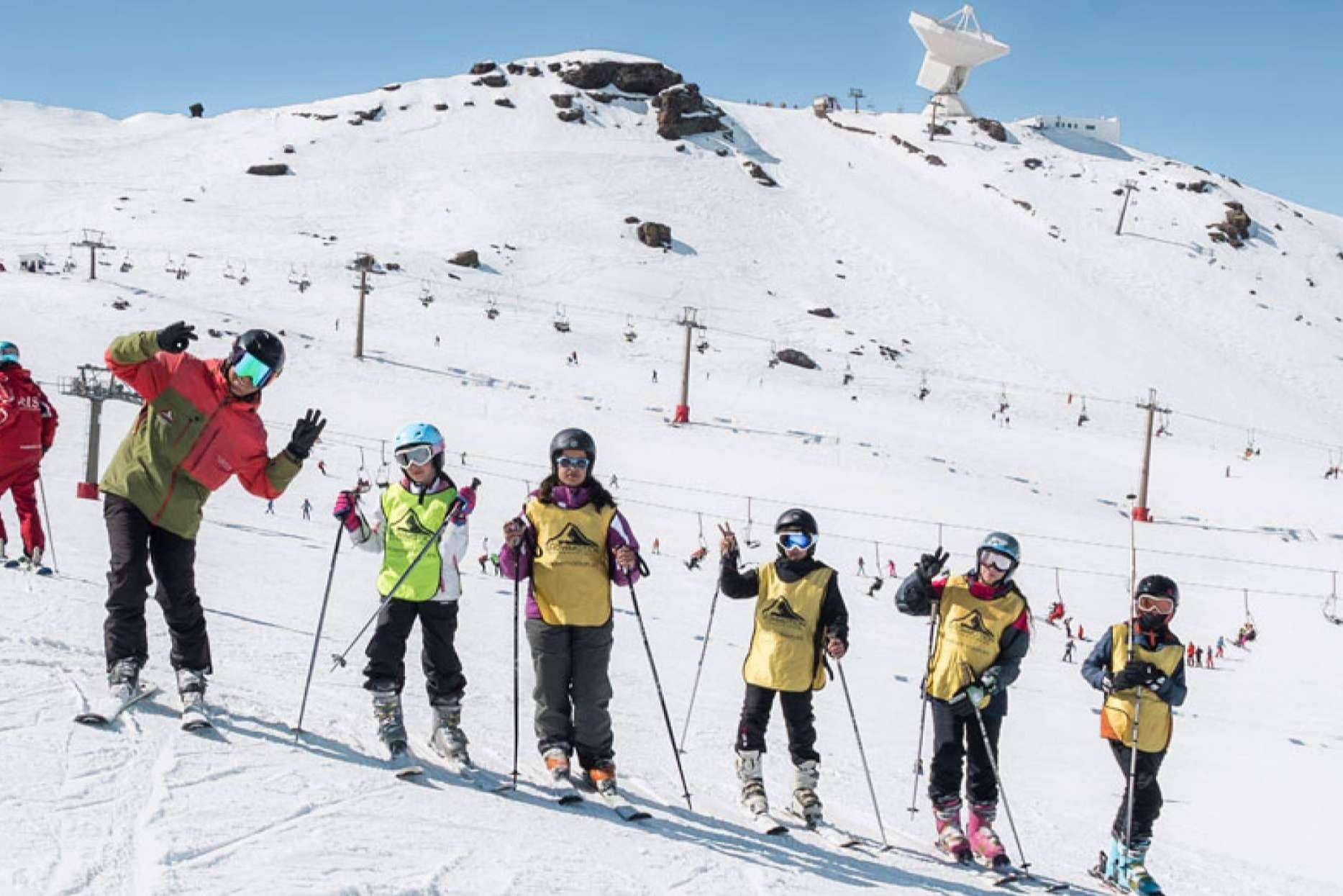 ¿Por qué son tan destacadas las clases y el alquiler de equipos de esquí y snowboard en Sierra Nevada de Snowmotion?