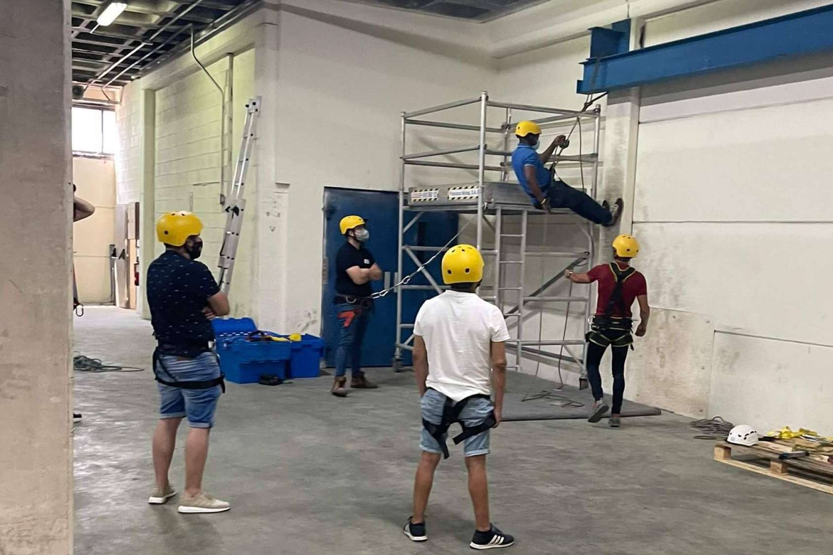 ¿Cuáles son las diferencias entre trabajo en altura y trabajos verticales?