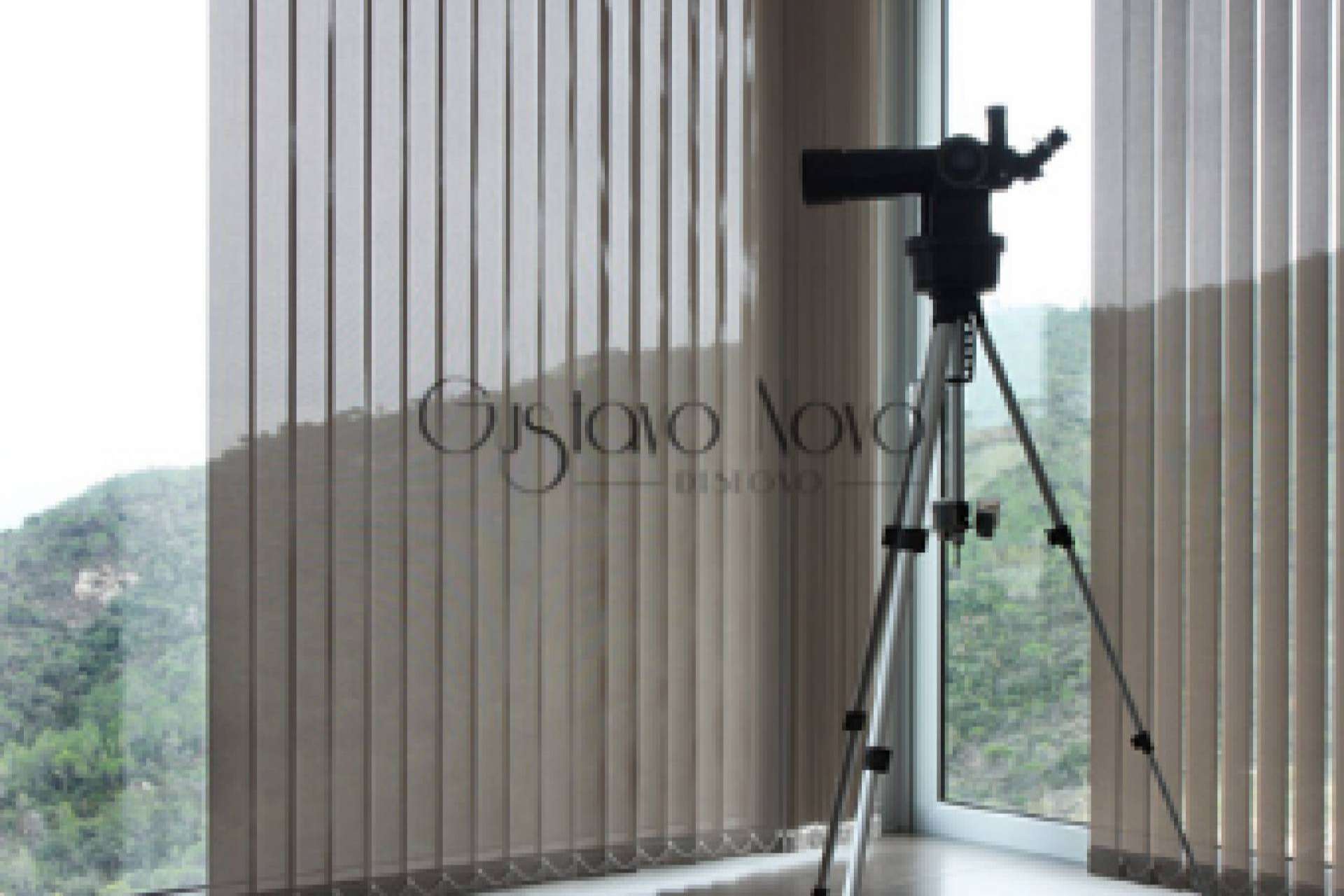La gran versatilidad de las cortinas verticales de Gustavo Novo Disegn