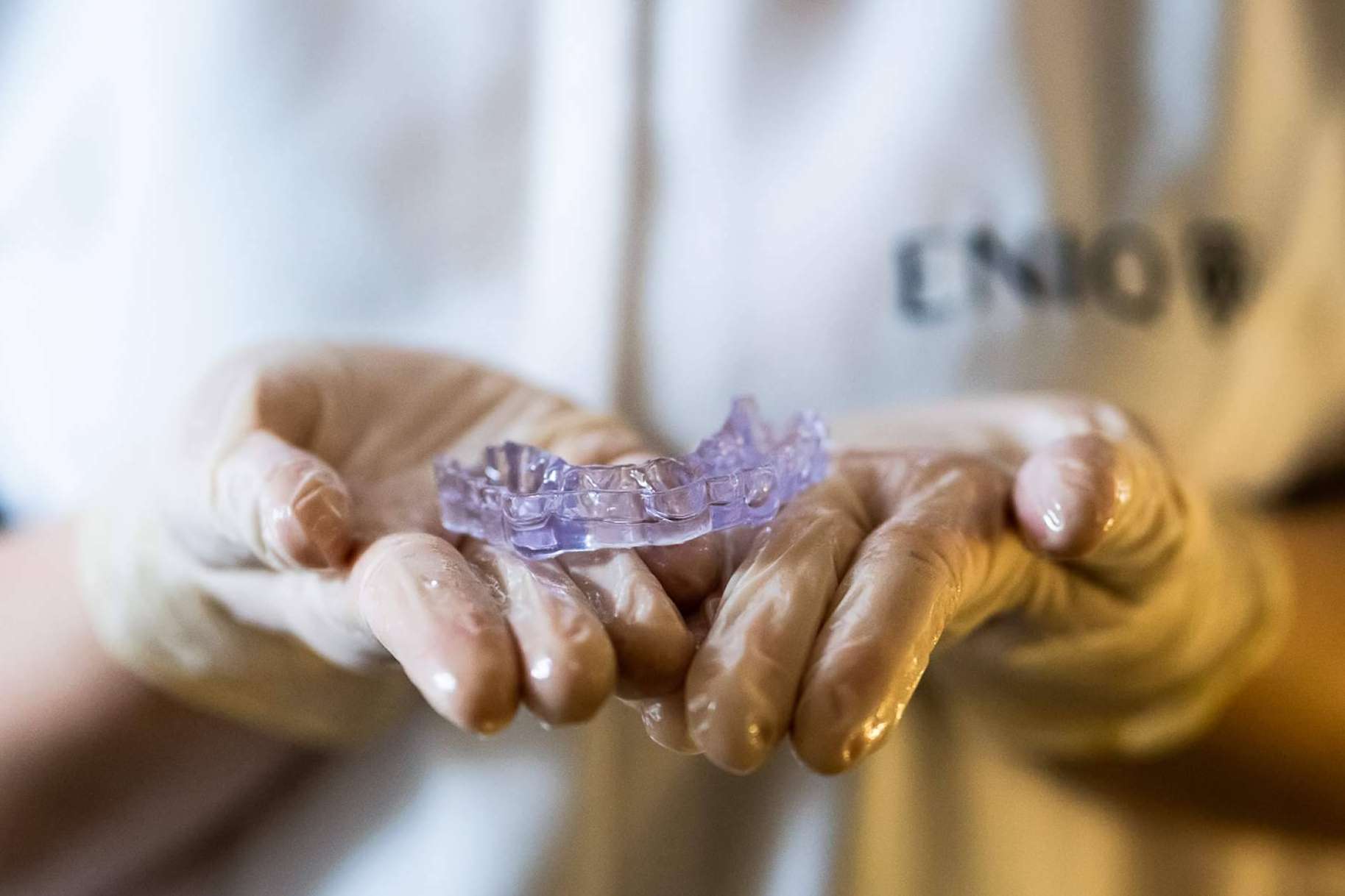 Solución para los ronquidos y apnea del sueño con el tratamiento de Clínica Eniq