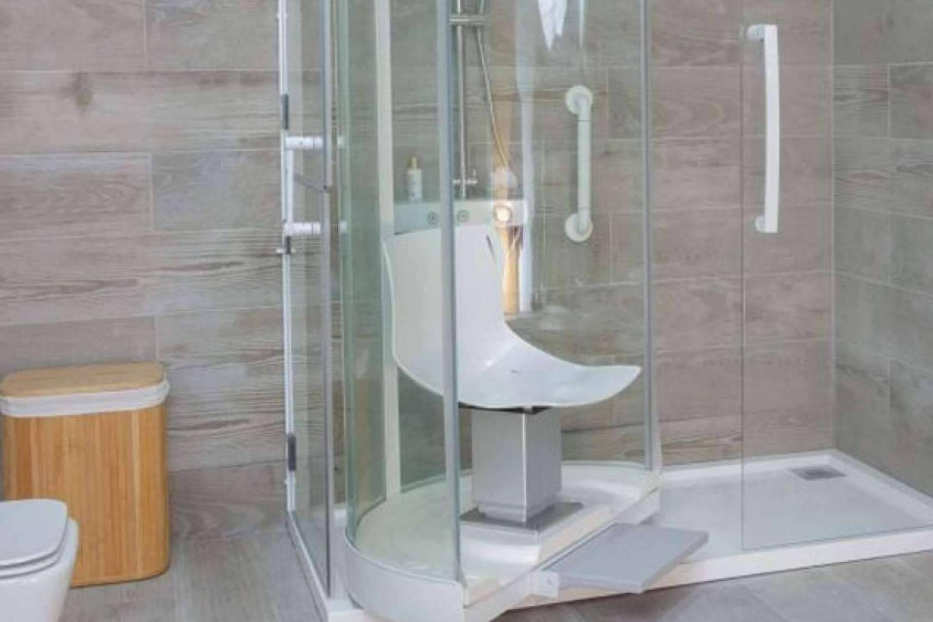 La importancia de instalar duchas accesibles y seguras para personas dependientes, por Excel Shower