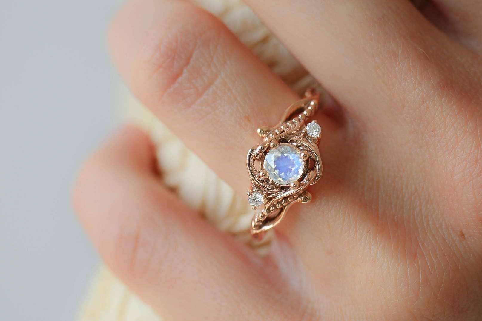 Eden Garden Jewelry ayuda a encontrar la talla exacta para el anillo de compromiso