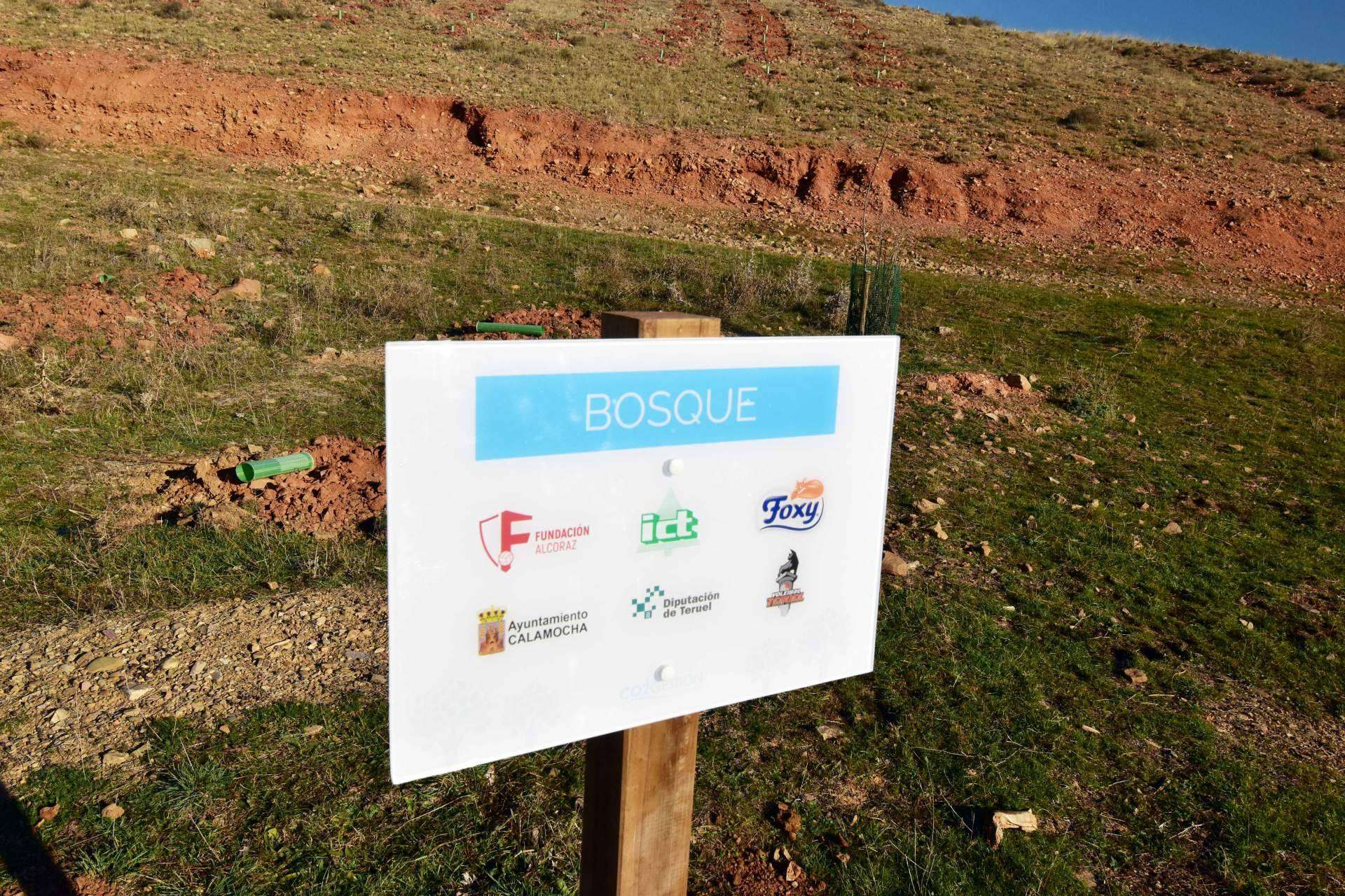 Fundación Alcoraz y la empresa ICT presentan su campaña para cuidar del medioambiente