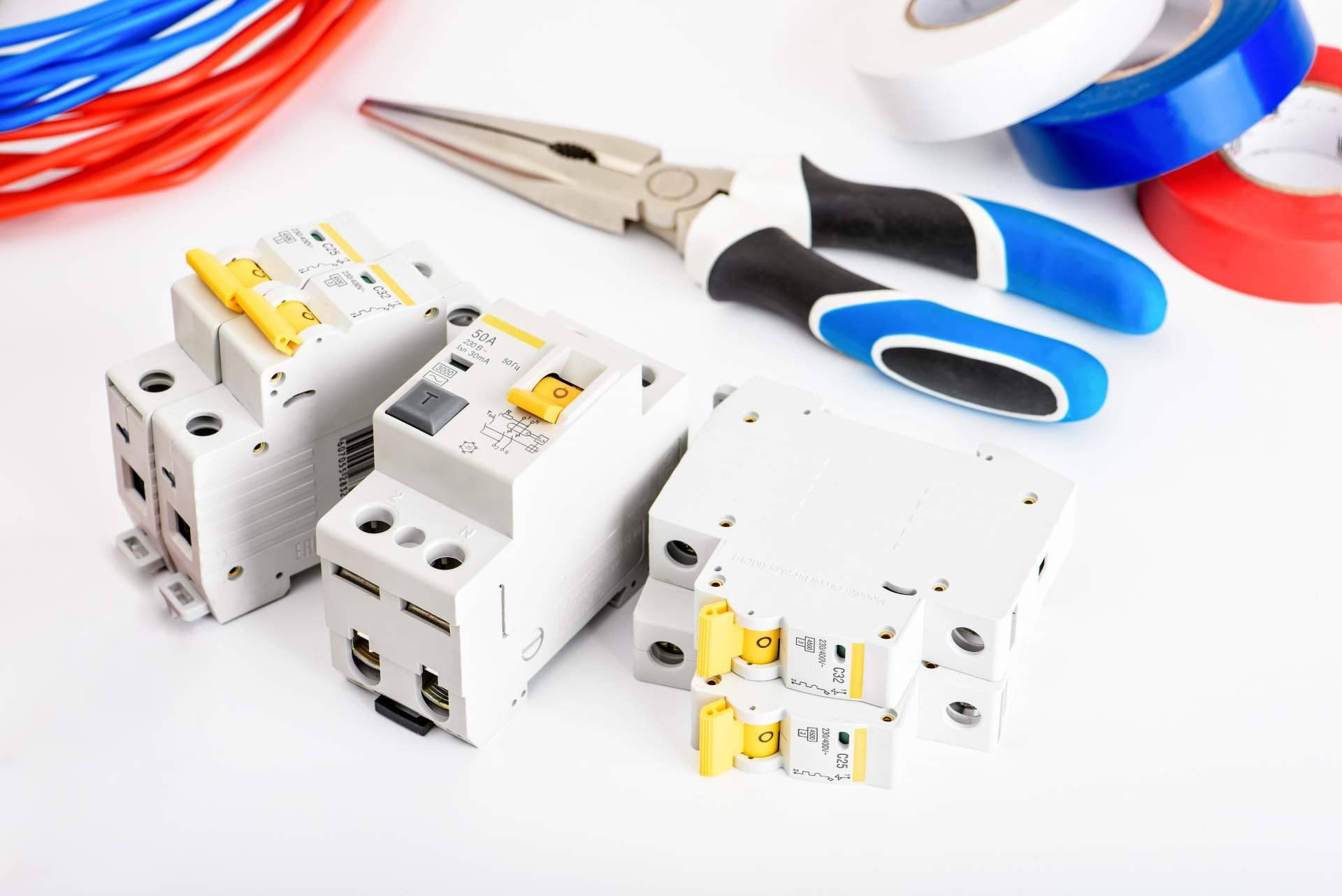 Cadenza Electric distribuye material eléctrico de Schneider Electric