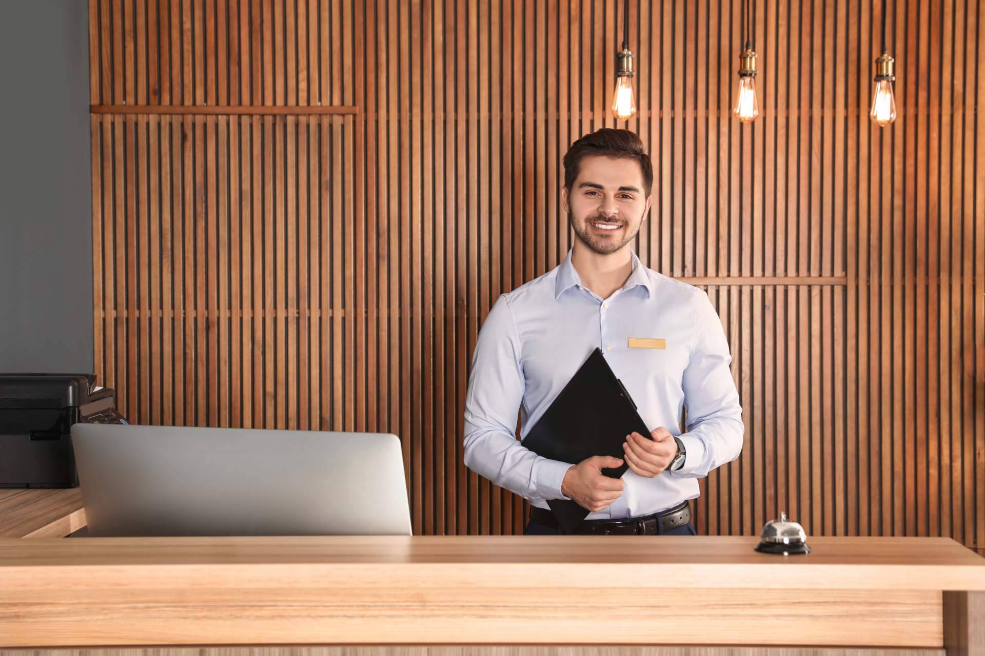 La formación en upselling de los recepcionistas incrementa los ingresos del hotel