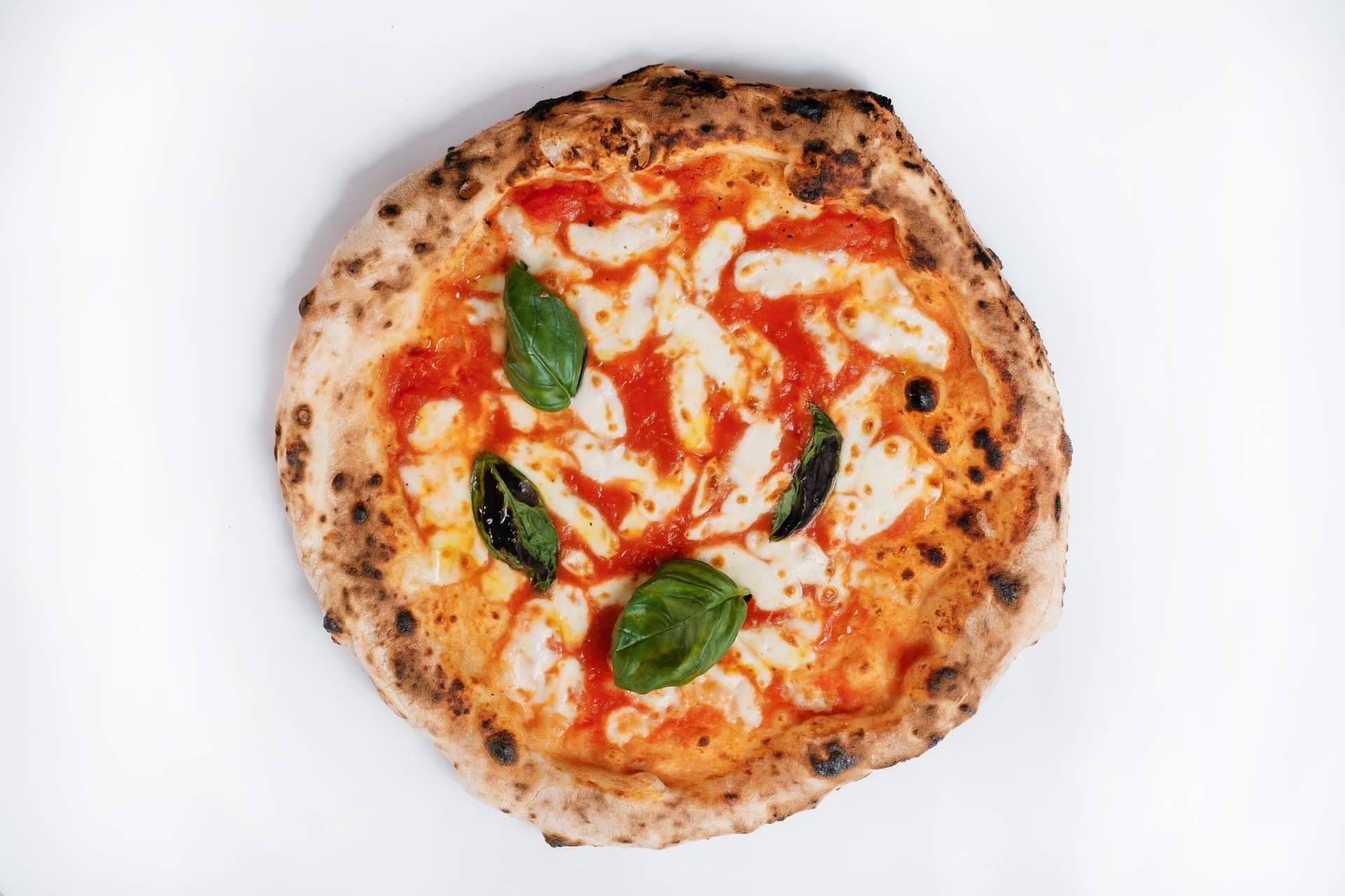 La auténtica Italia con los platos de la pizzería Mozzarella E Basílico