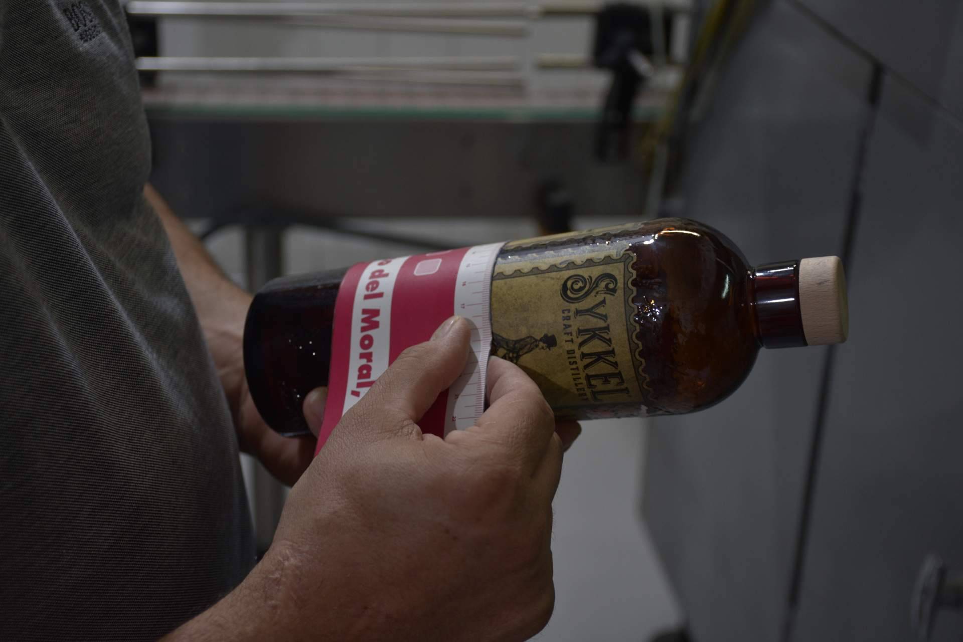 Las partidas limitadas de 1.400 botellas numeradas de Sykkel London Dry Gin, una ginebra premium artesanal andaluza