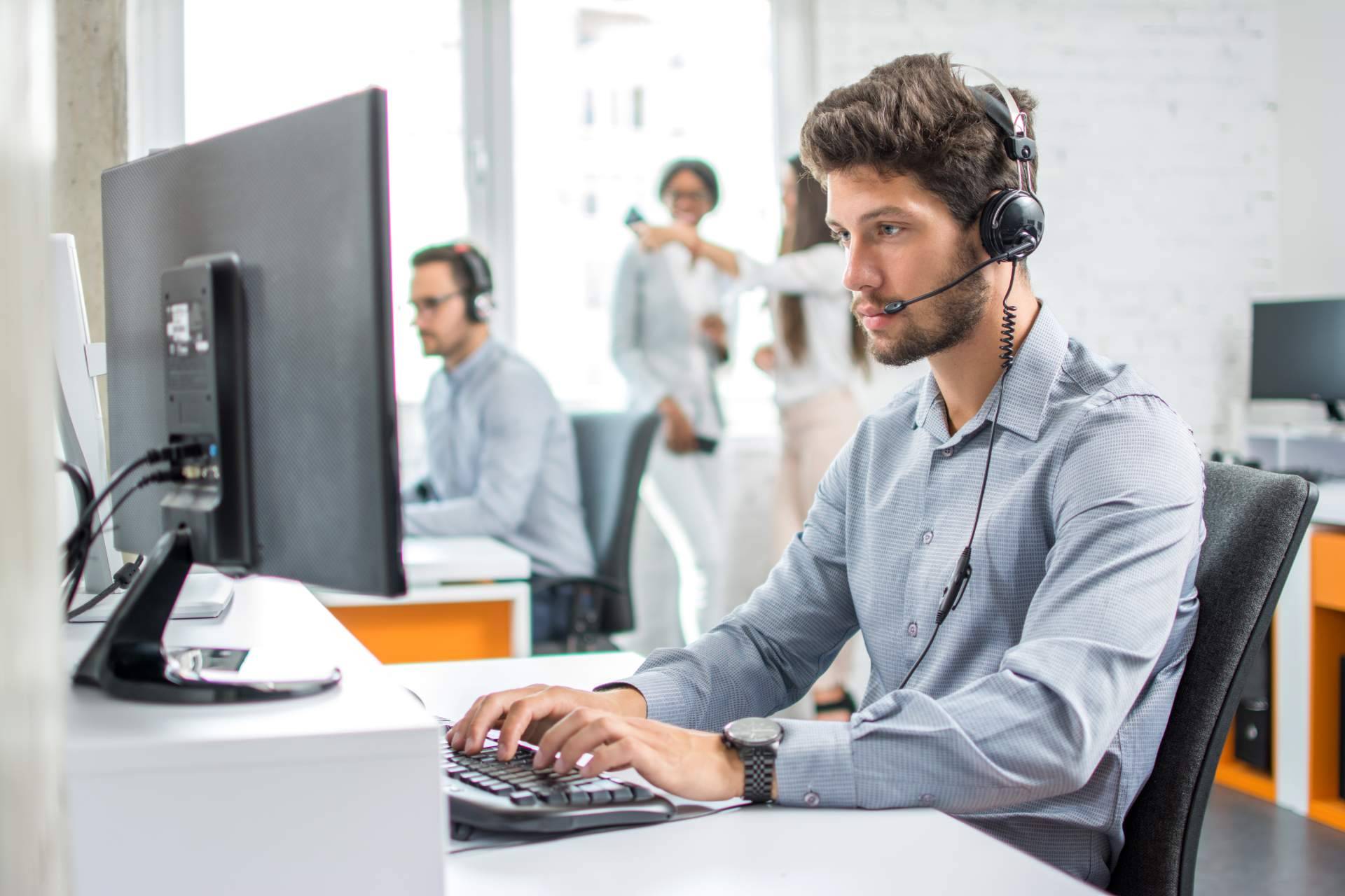 Ventajas de contar con un call center en las empresas, según Voiper