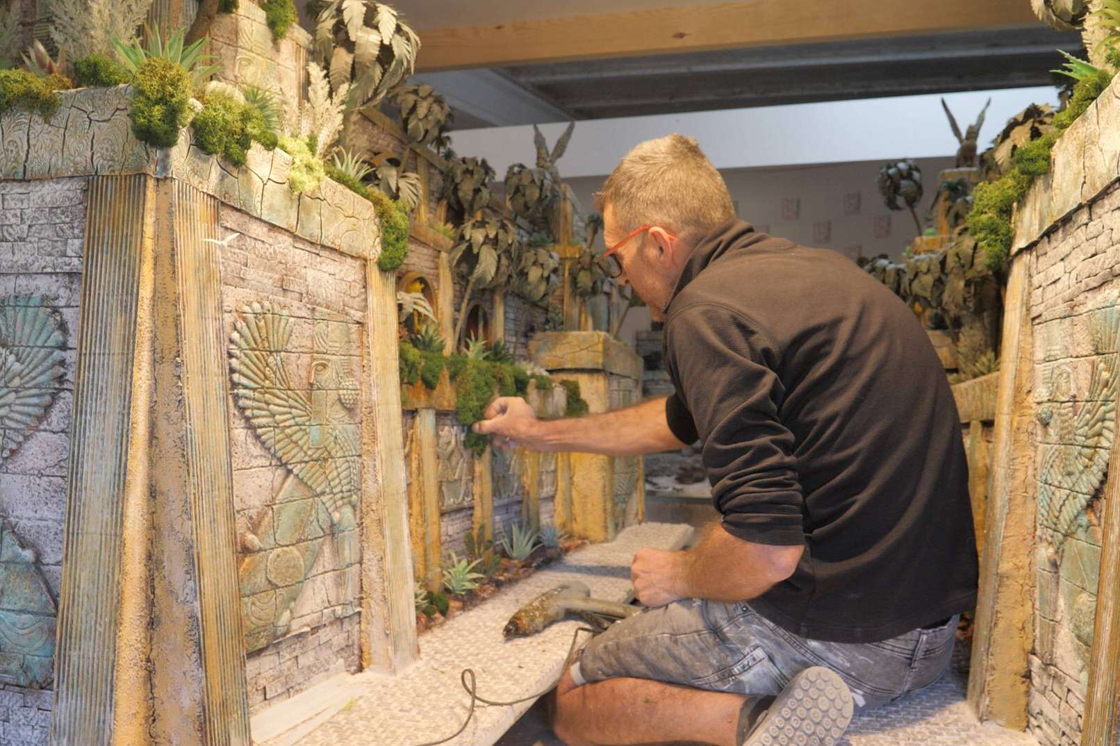 El artista Ramón Colomer tiene una experiencia de 35 años construyendo dioramas