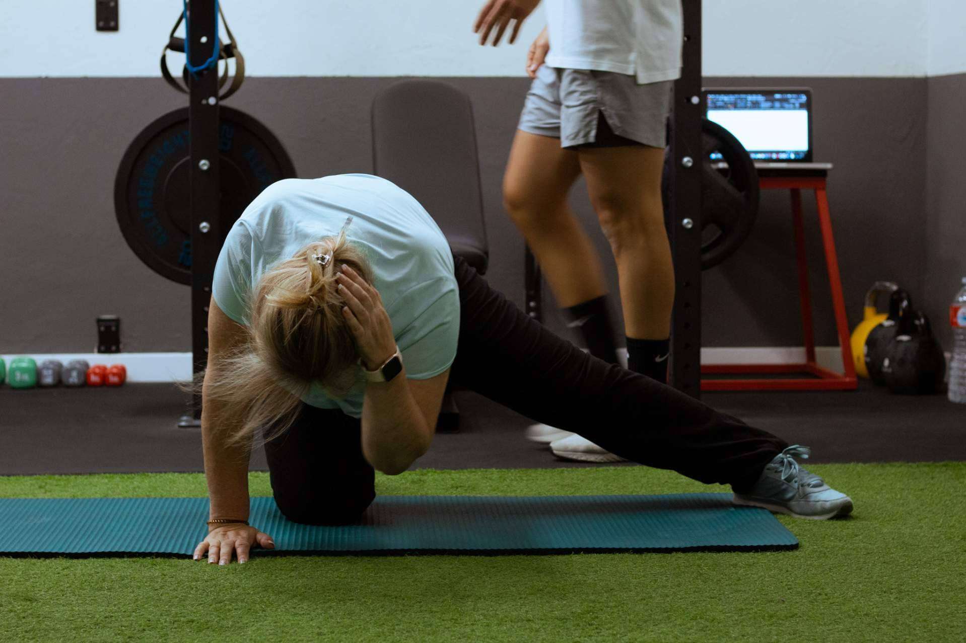 Por qué es importante entrenar la fuerza en personas mayores de 60 años, con Muévete Conmigo