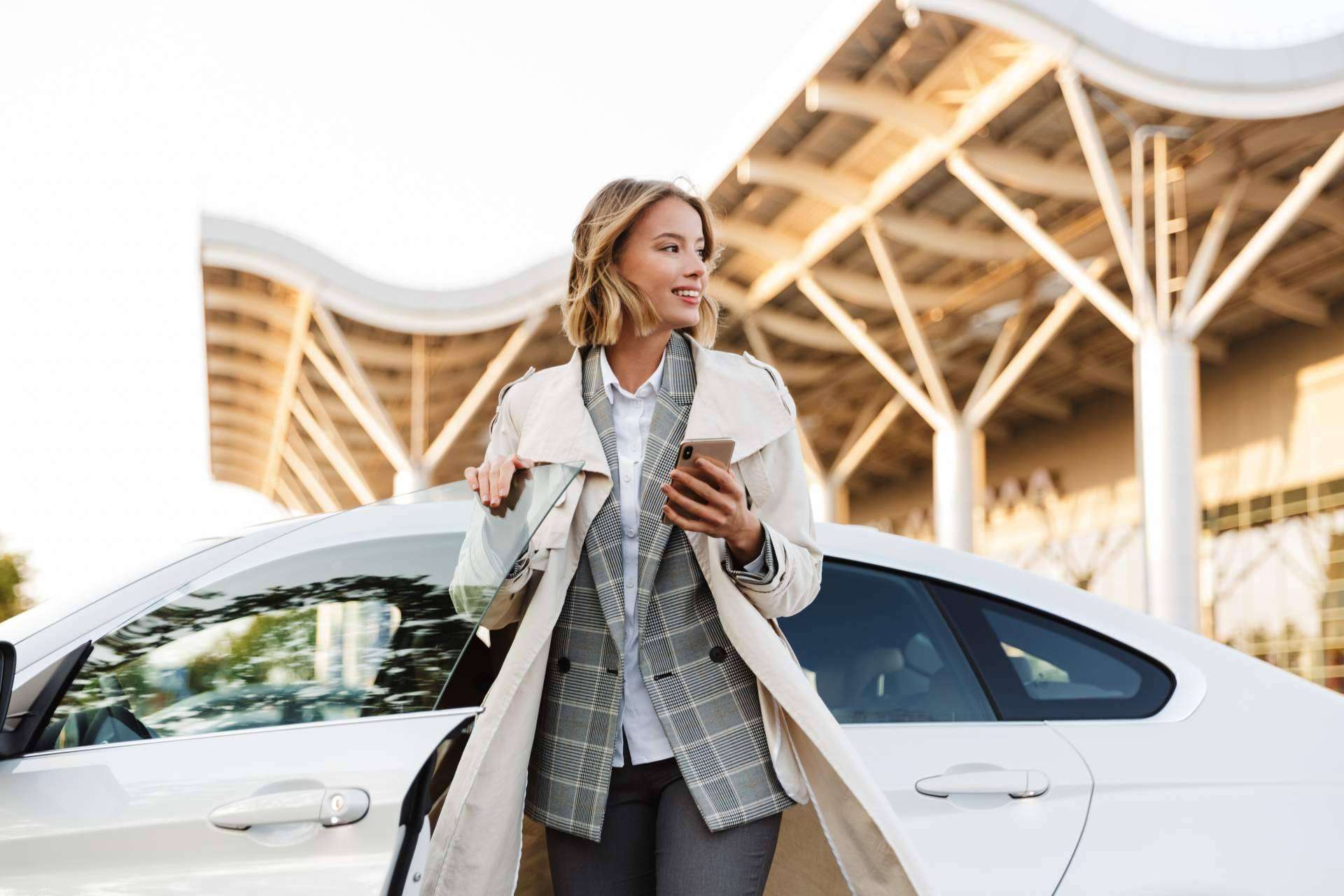 ¿Cuáles son los beneficios del servicio de parking barato en el Aeropuerto de Alicante con Viva Parking?