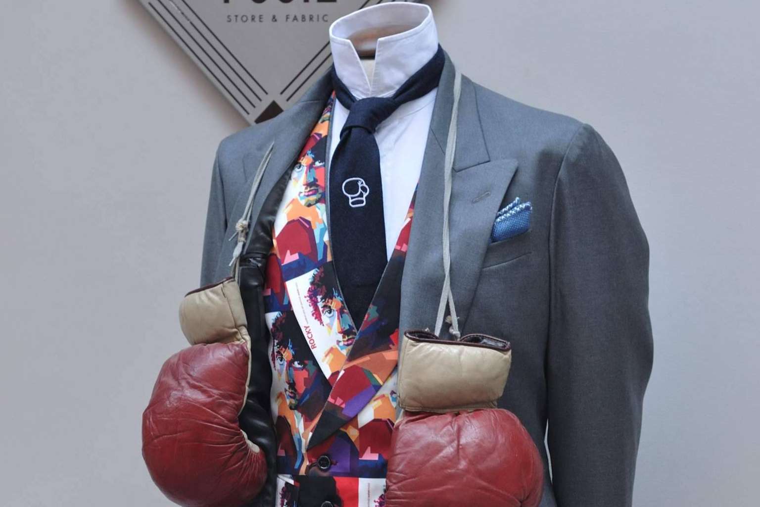 ¿Dónde encontrar trajes y chaqués para novios personalizados y a medida? Pugil Store