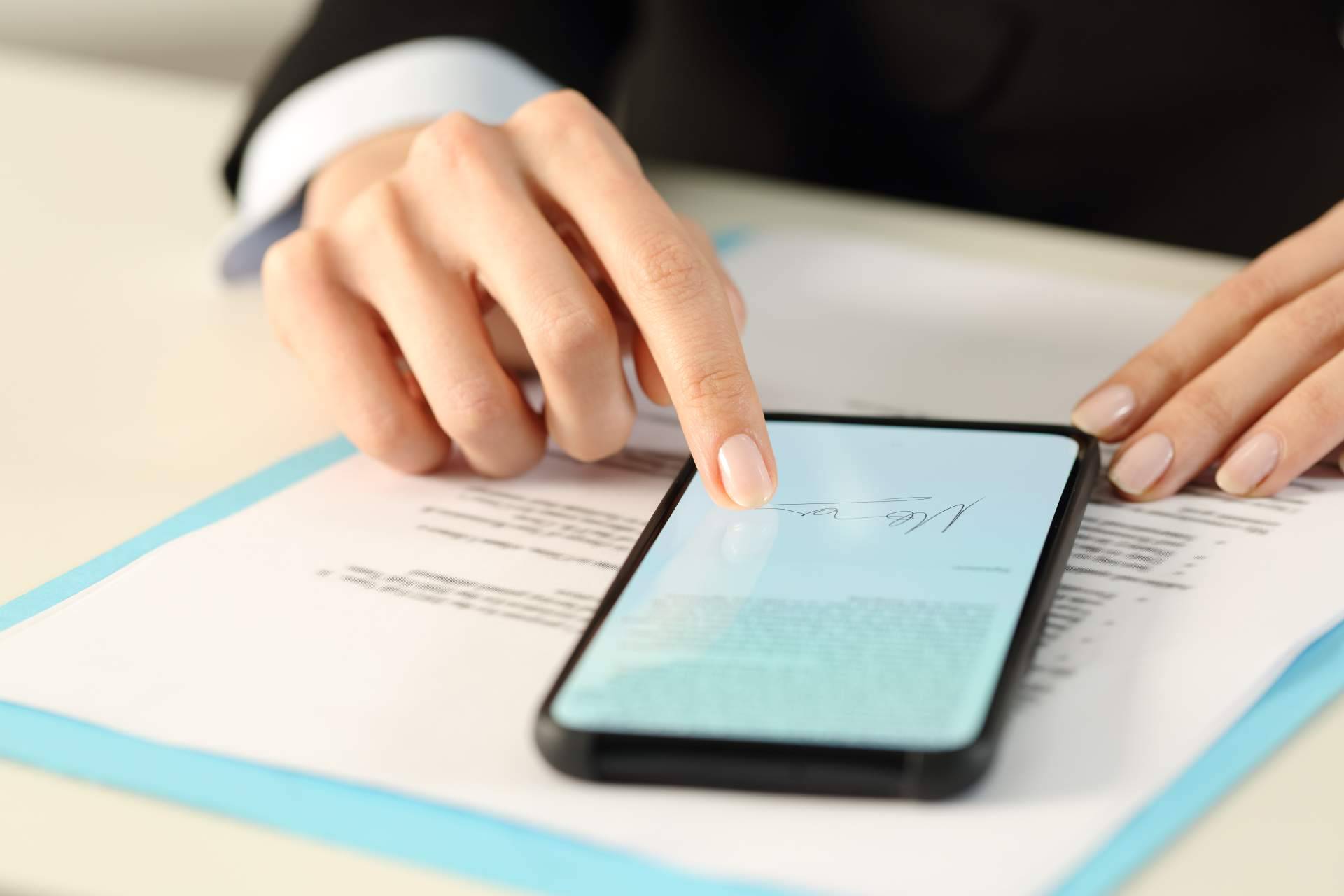 AVIVA VOICE ofrece servicios de firmas digitales válidas por SMS y e-mail