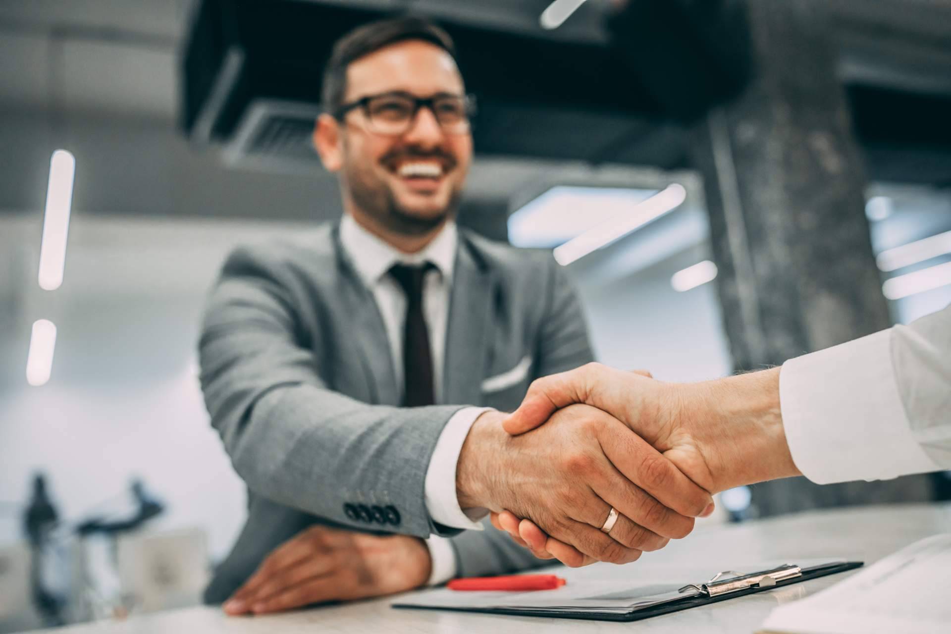 GLM Services busca el bienestar de los clientes que se enfrentan por cláusulas abusivas a un fondo buitre con su servicio de asesoría legal