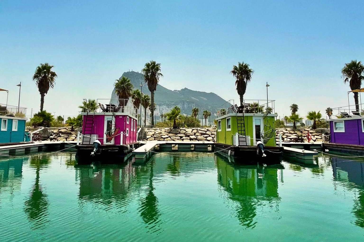 Vivir una experiencia diferente en una casa flotante con Boat Haus