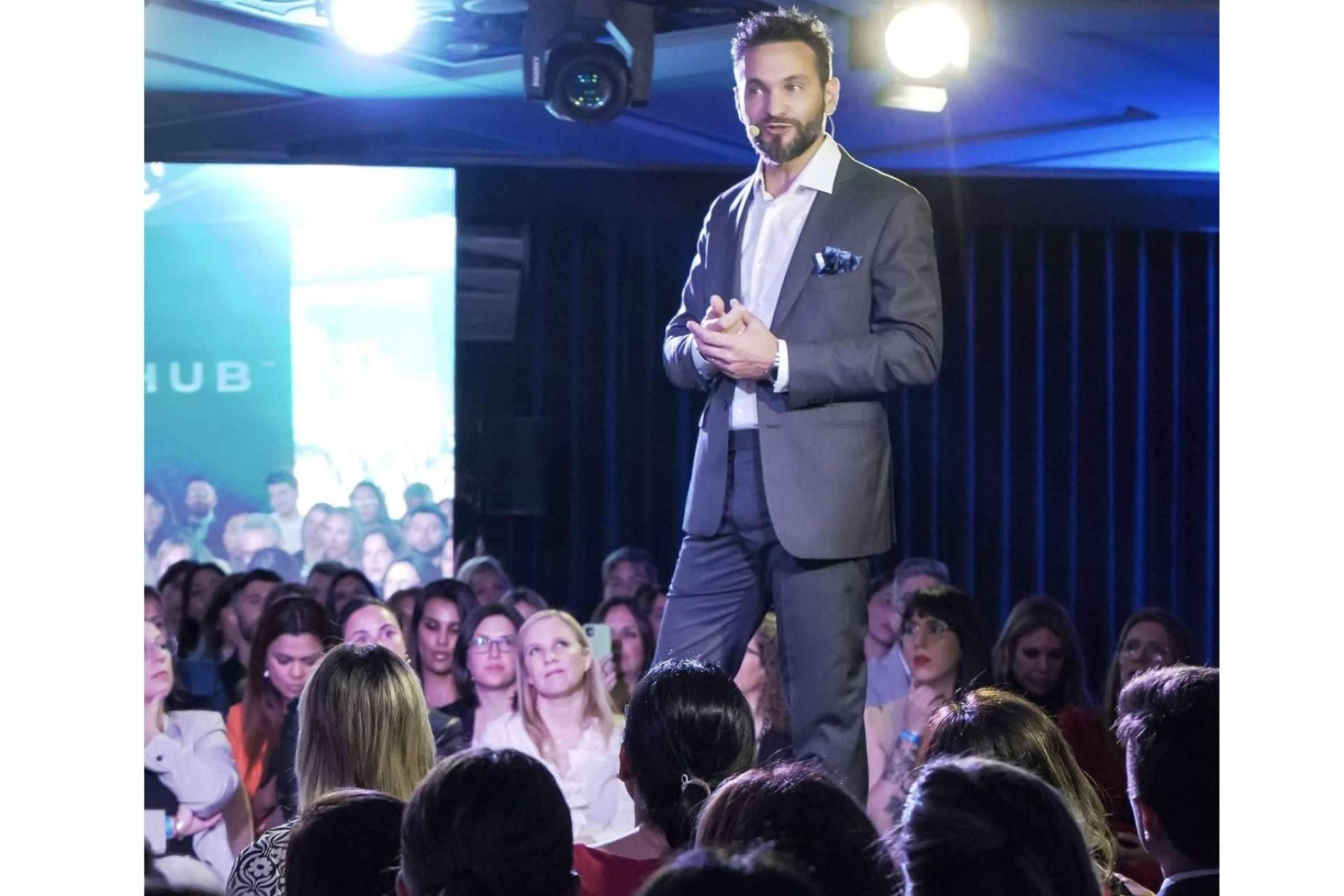 El Dr. Fernando Felice, conferencista y capacitador médico organiza el congreso de estética llamado Masterhub, el cual proporciona formación médica