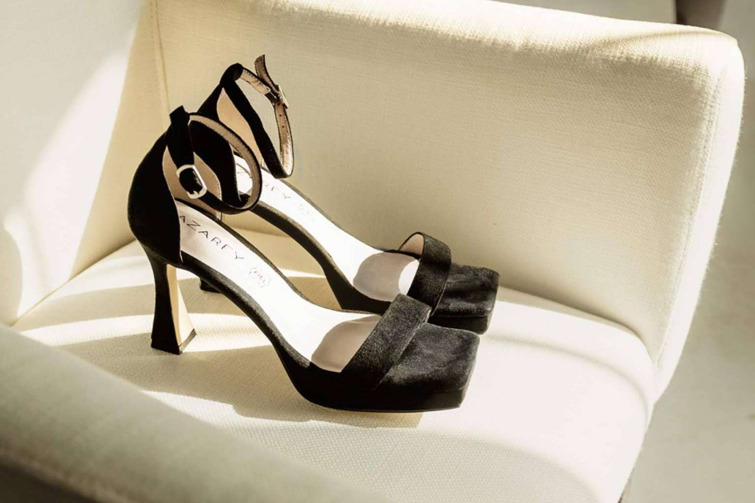 Azarey presenta sus modelos de sandalias con plataforma para primavera verano 2023