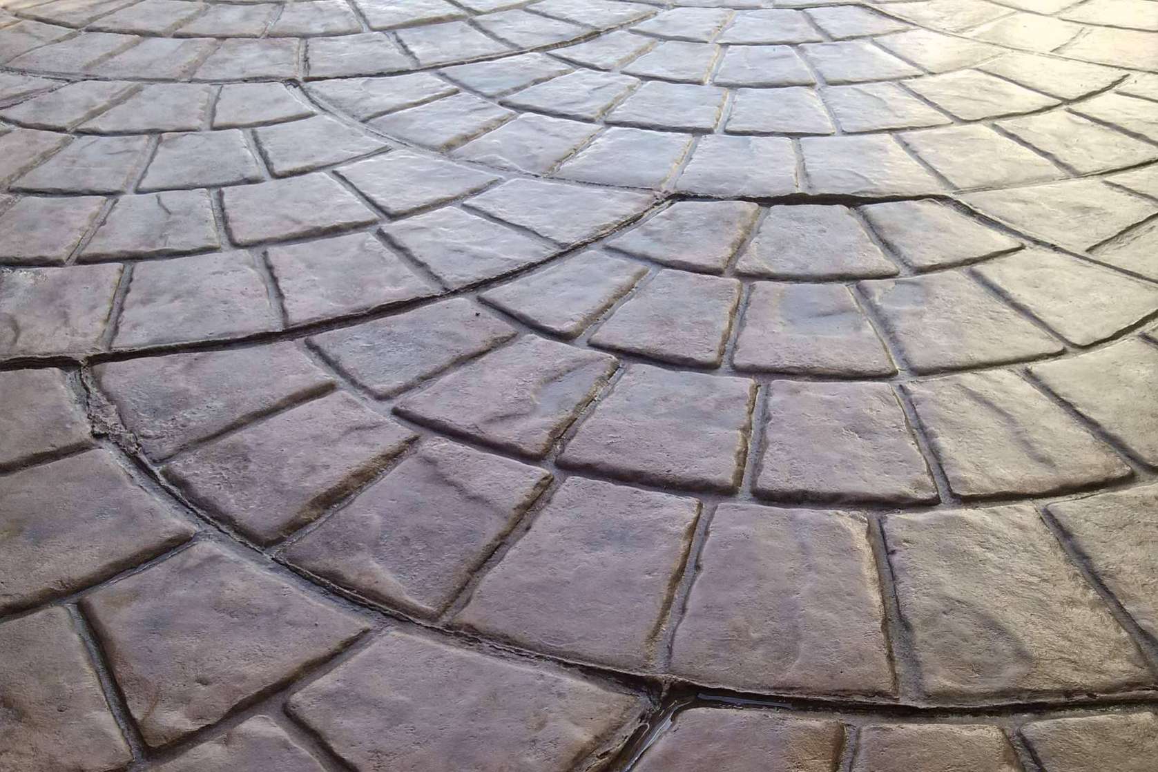 SPG es un fabricante y comercializador de productos para pisos de concreto estampado