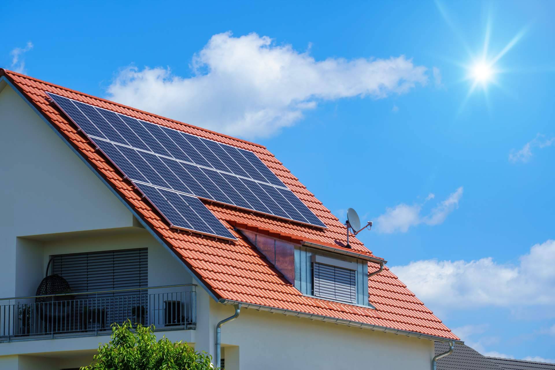 Tomca-Solar ofrece el servicio de batería virtual para potenciar el autoconsumo solar y el ahorro energético