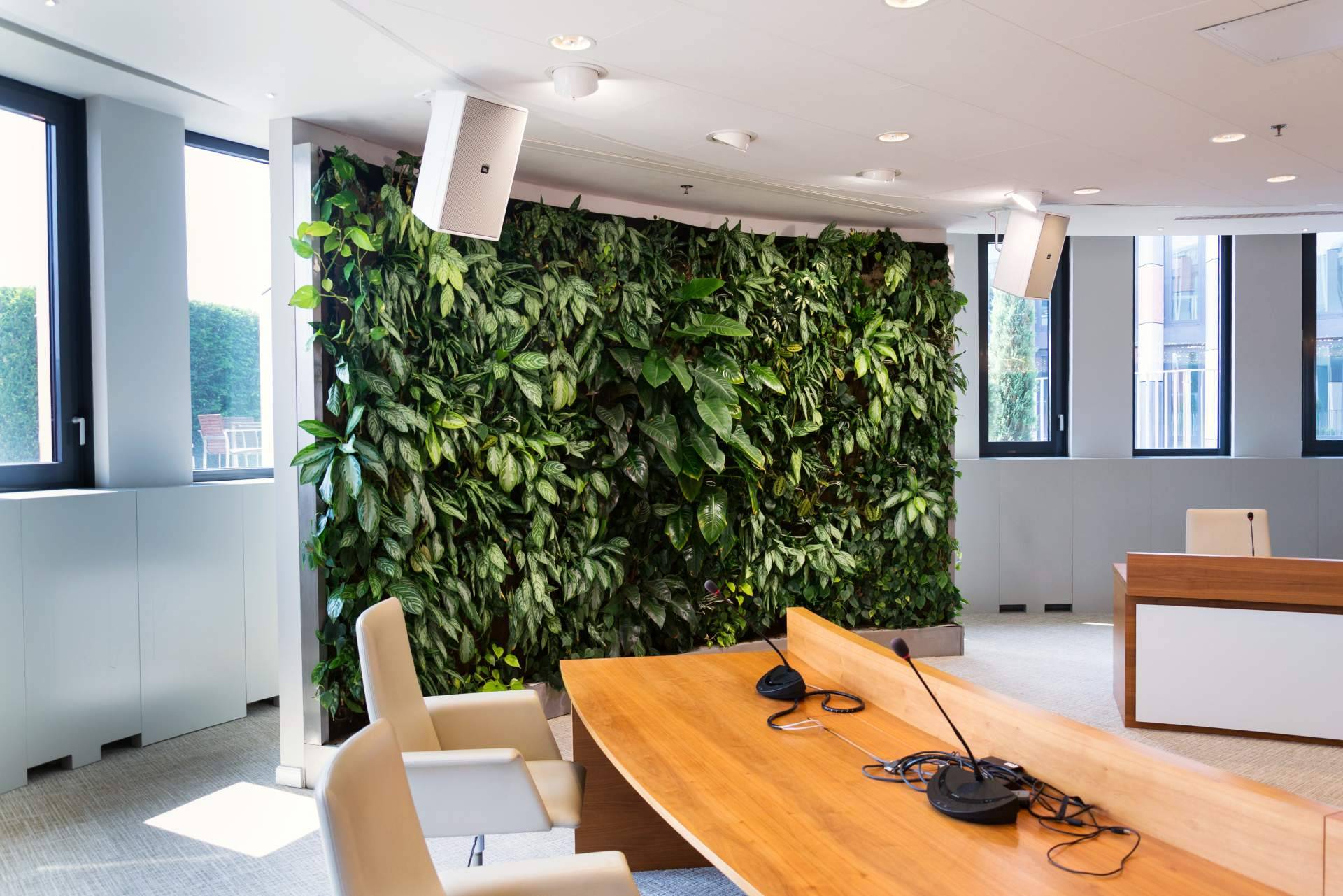 Una experiencia única para los huéspedes son los jardines verticales artificiales de JardinVertical.es en hoteles