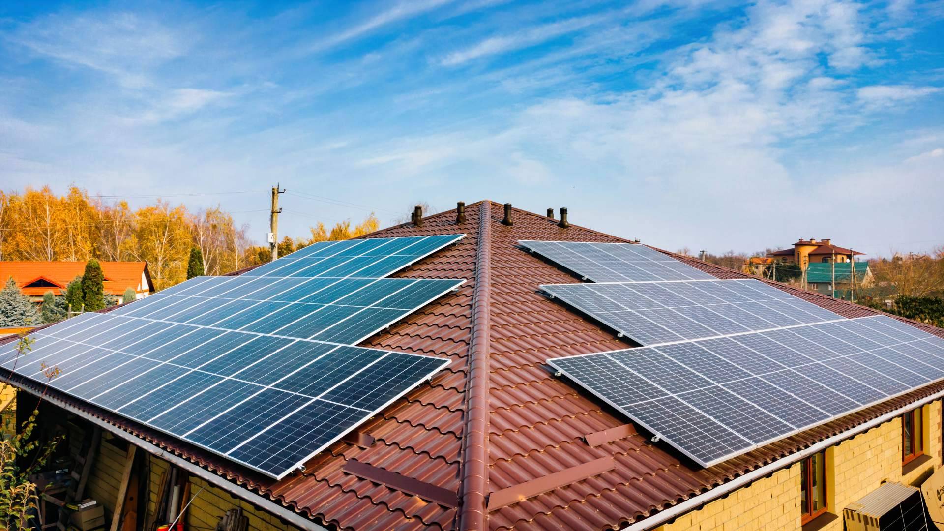 ¿En qué consiste la modalidad de contratos de energía compartida ofrecida por INVERFINEX?