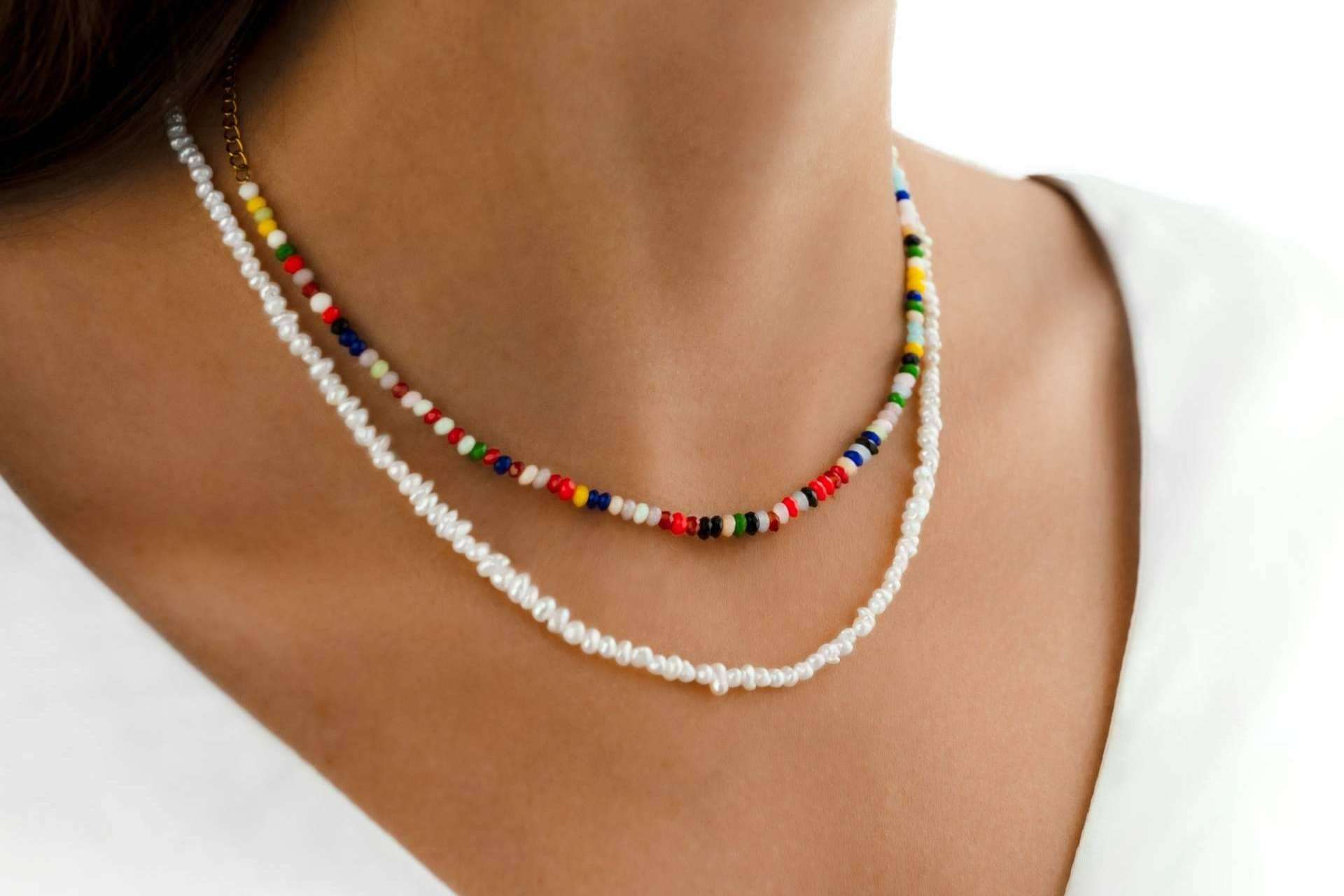 LePetiteMarie dispone de un catálogo de tobilleras y colgantes de colores para el verano