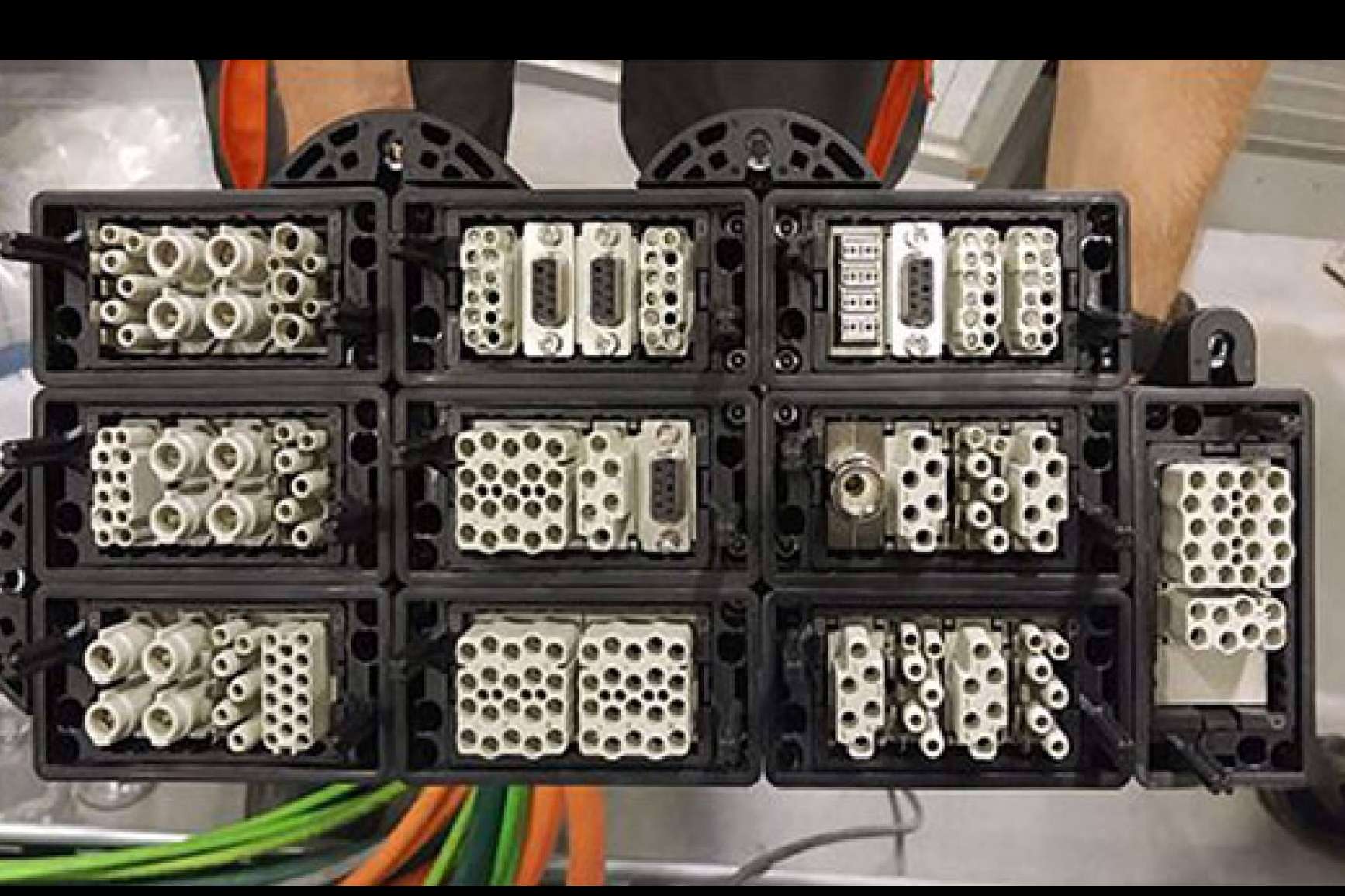 igus permite reducir los tiempos de inactividad en fábricas con su conector Module Connect