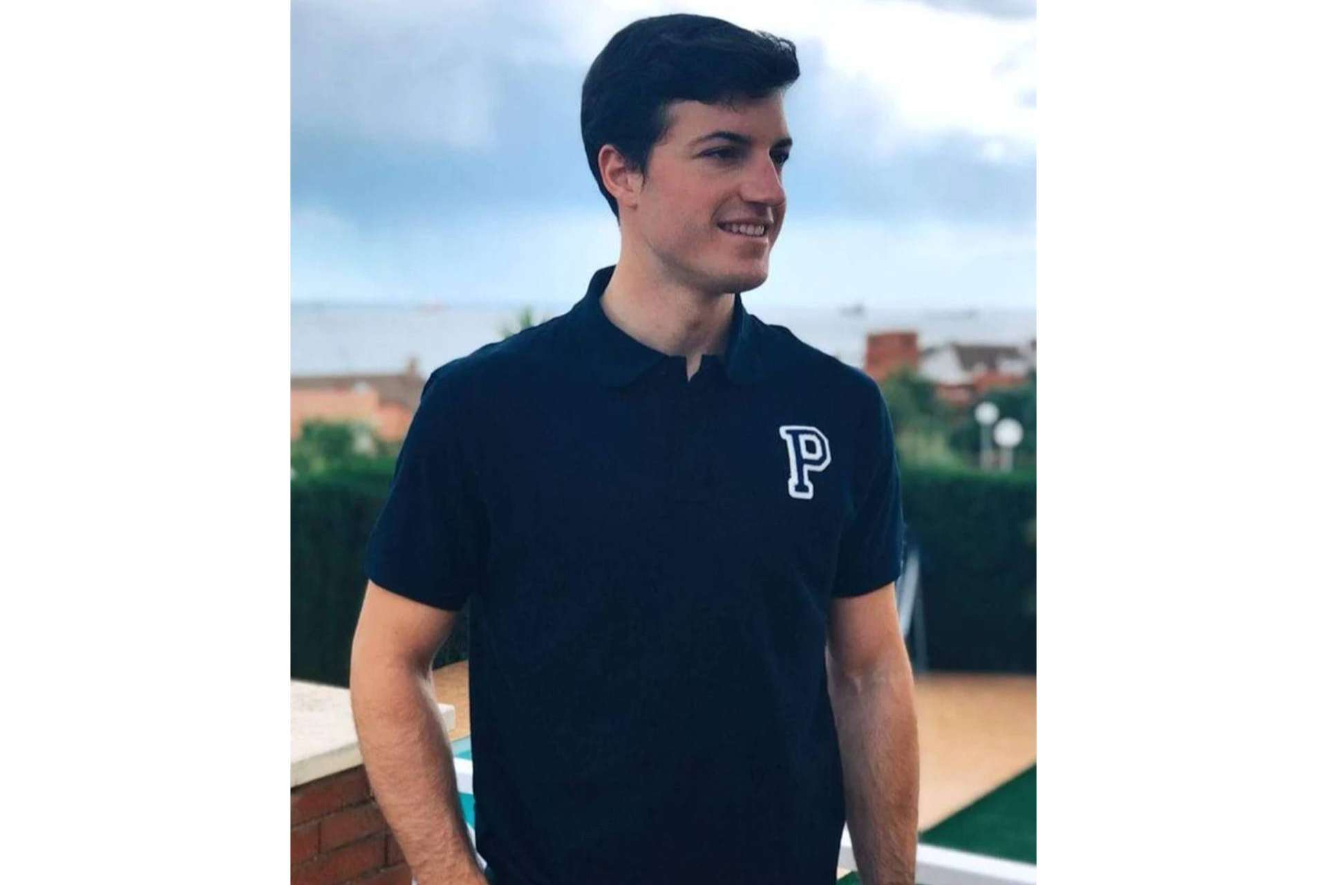 Personalizar los polos de Anitials con la inicial del nombre