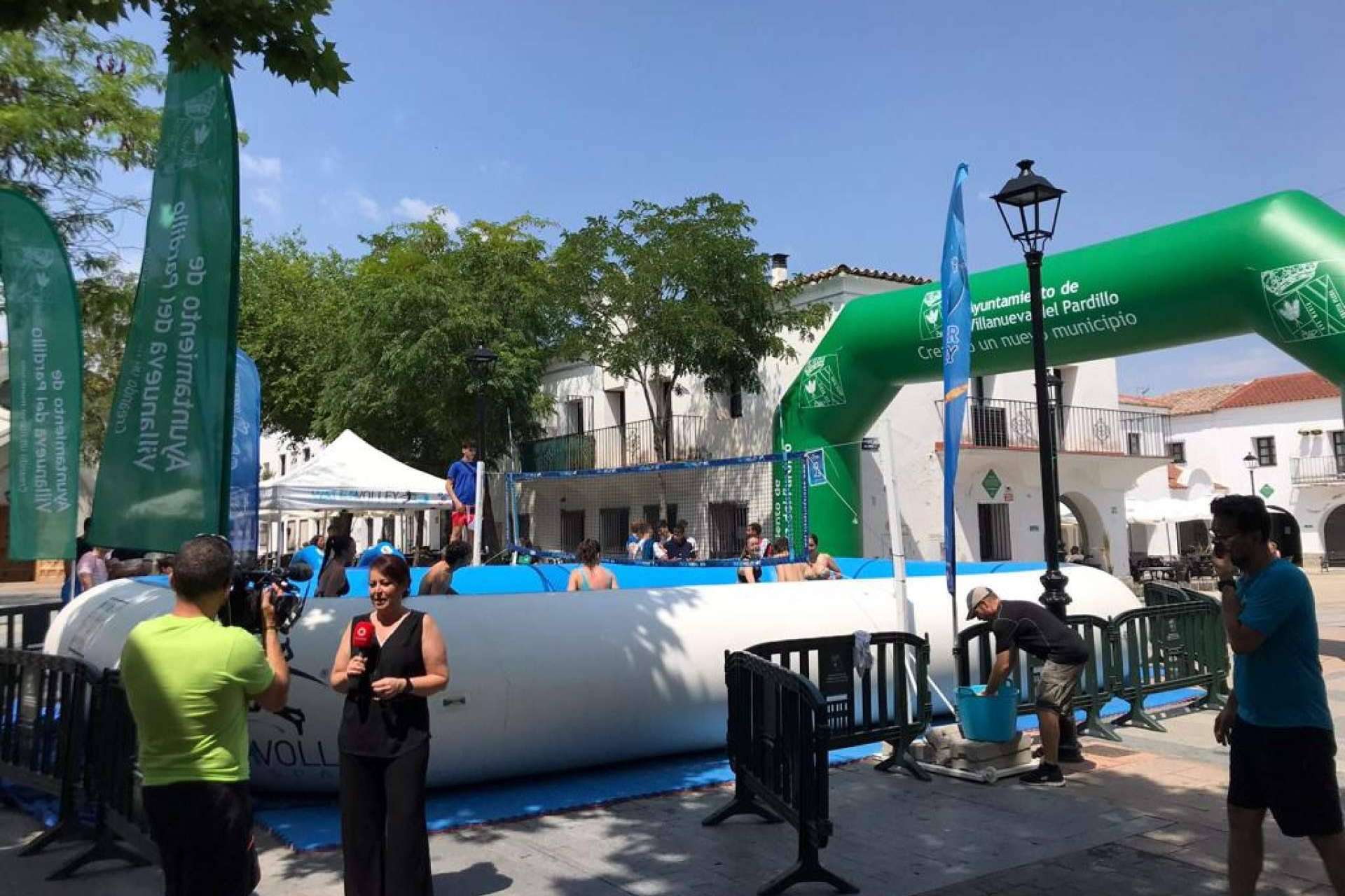 El I Torneo WaterVolley Villanueva del Pardillo presenta la versión más divertida y refrescante del voleibol con un gran éxito