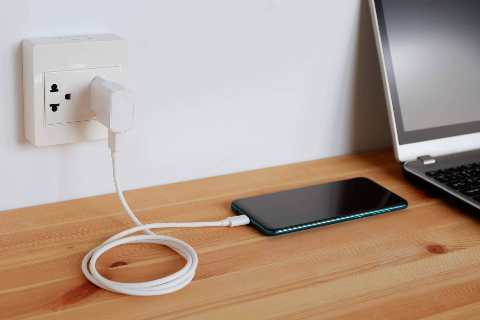 Comprar un cable de carga rápida que no perjudique al iPhone es posible de la mano de Apple Adictos