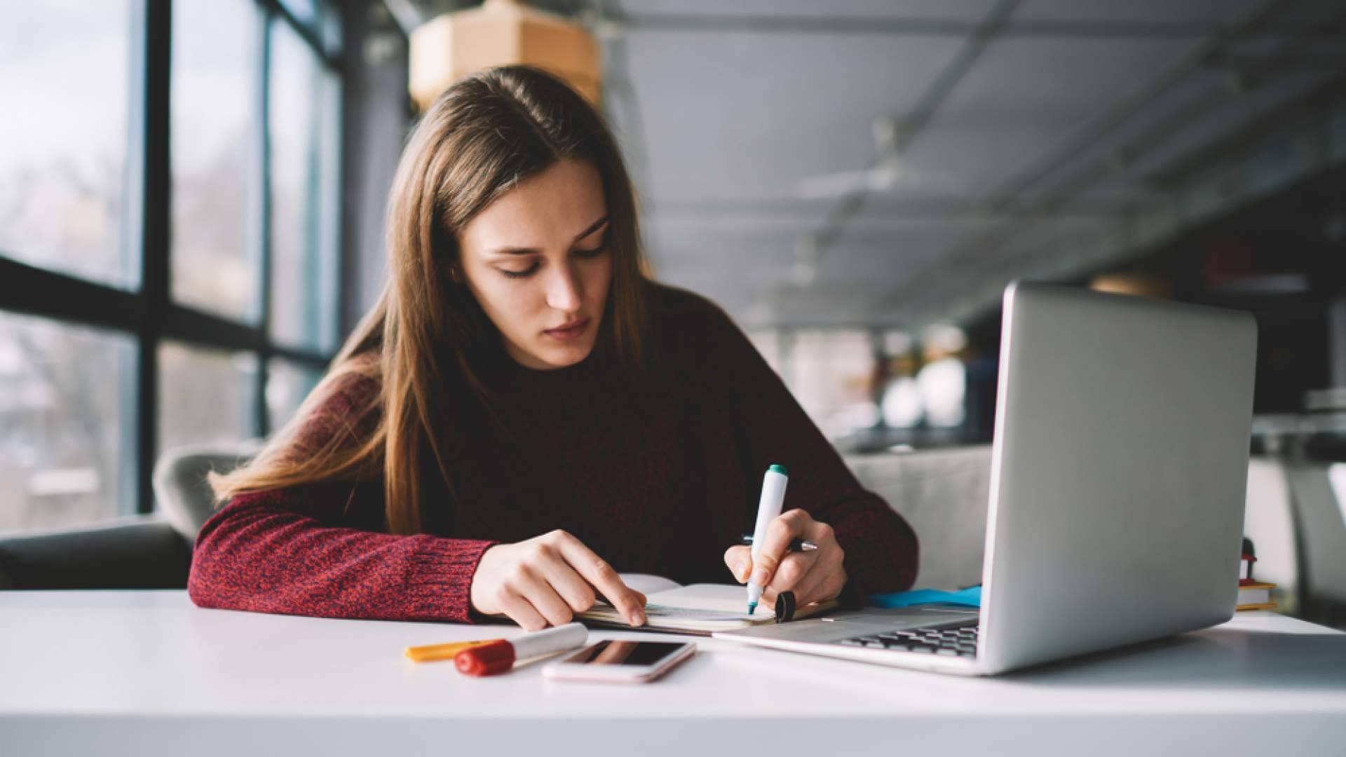 Academia Integral proporciona cursos gratuitos online con certificado oficial para trabajadores
