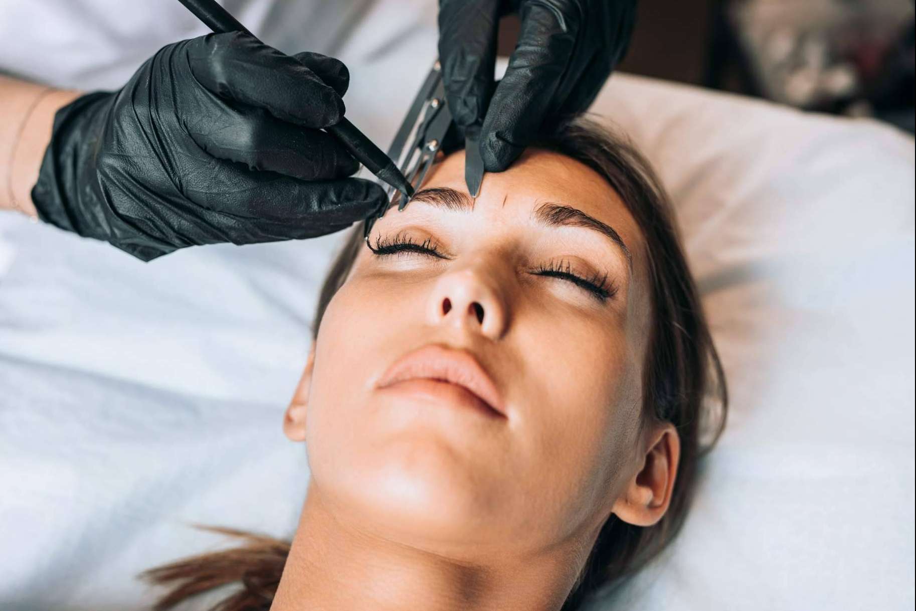 Microblading de cejas es una técnica de maquillaje permanente para unas cejas pelo a pelo en Alicante
